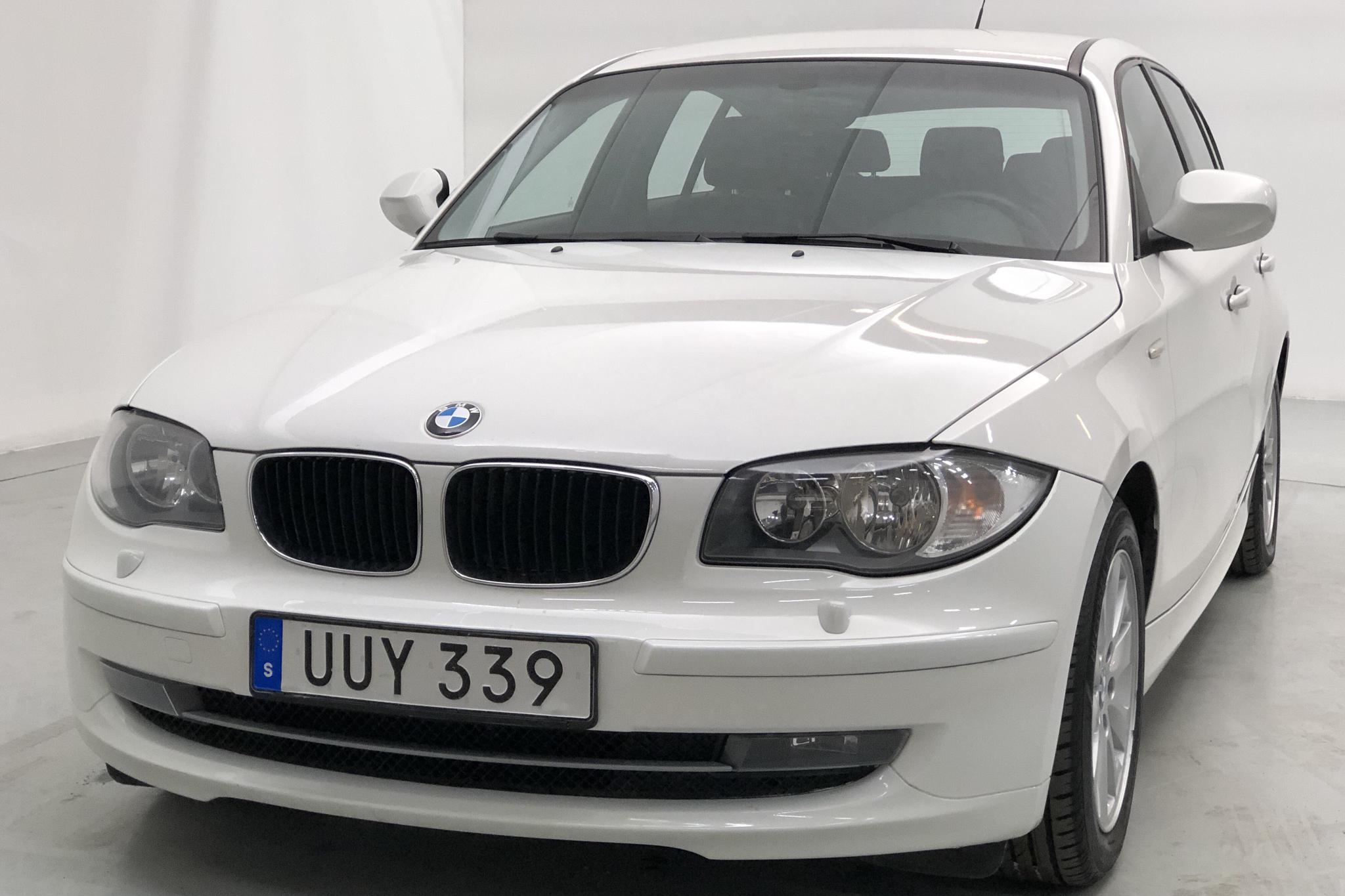 BMW 116i 5dr, E87 (122hk) - 16 145 mil - Automat - vit - 2011