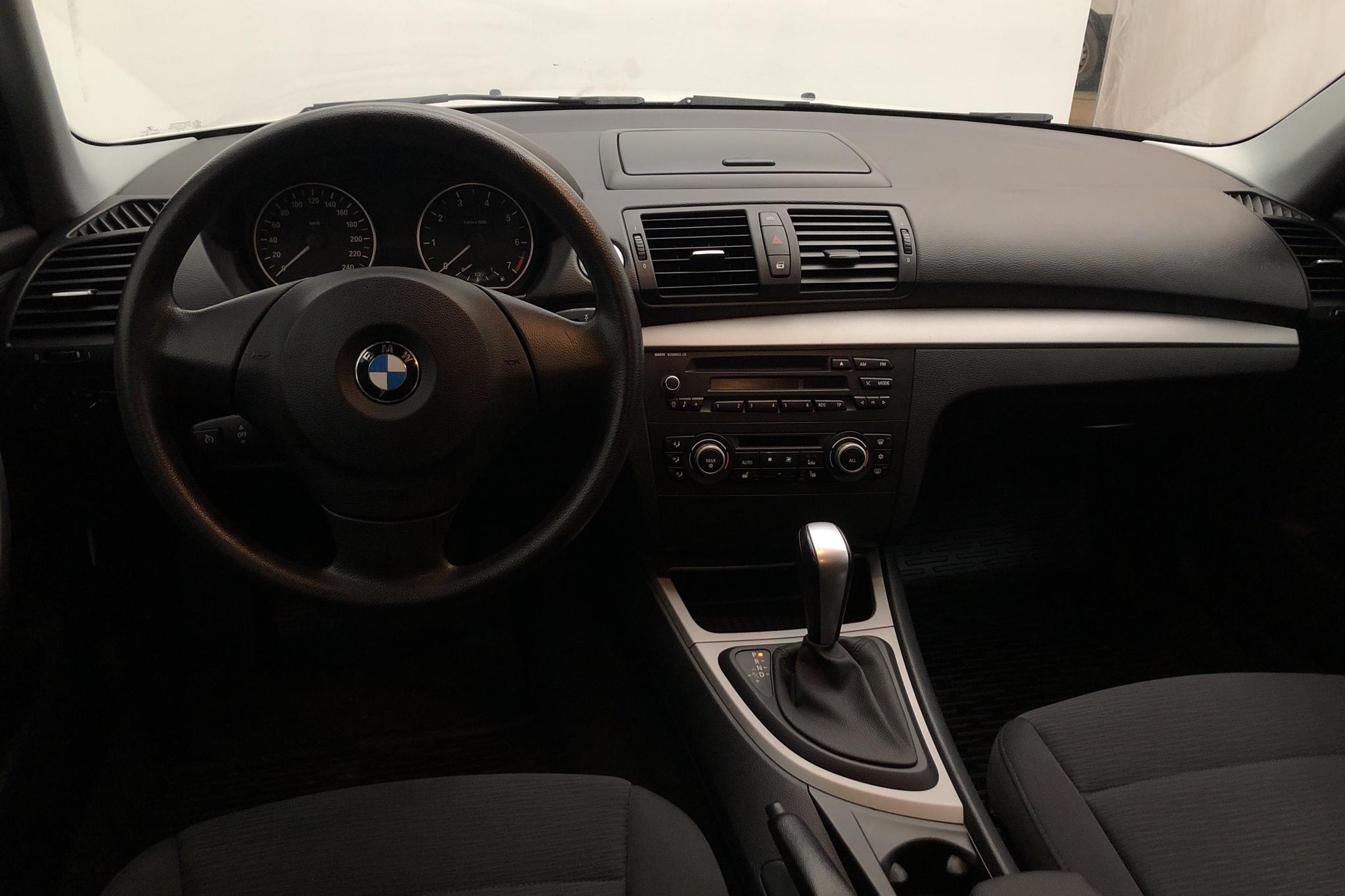 BMW 116i 5dr, E87 (122hk) - 161 450 km - Automatic - white - 2011