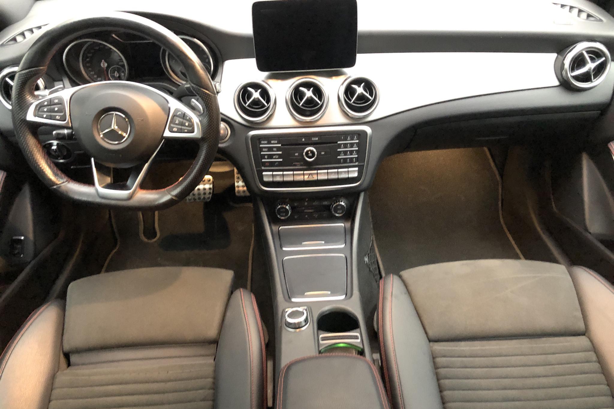 Mercedes GLA 220 d 4MATIC X156 (170hk) - 91 460 km - Automatic - silver - 2017