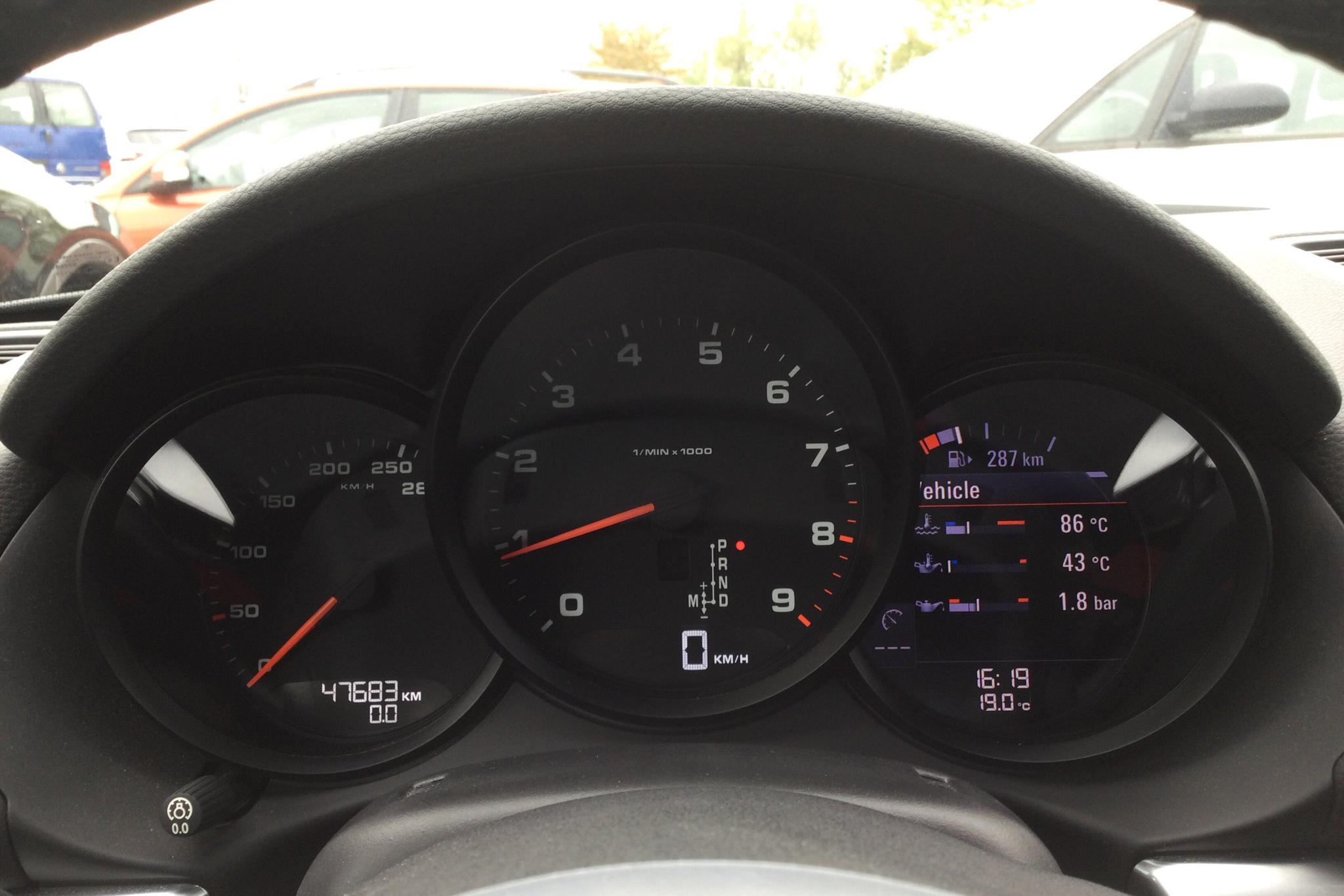 Porsche Boxster 2.7 (265hk) - 4 769 mil - Automat - svart - 2015