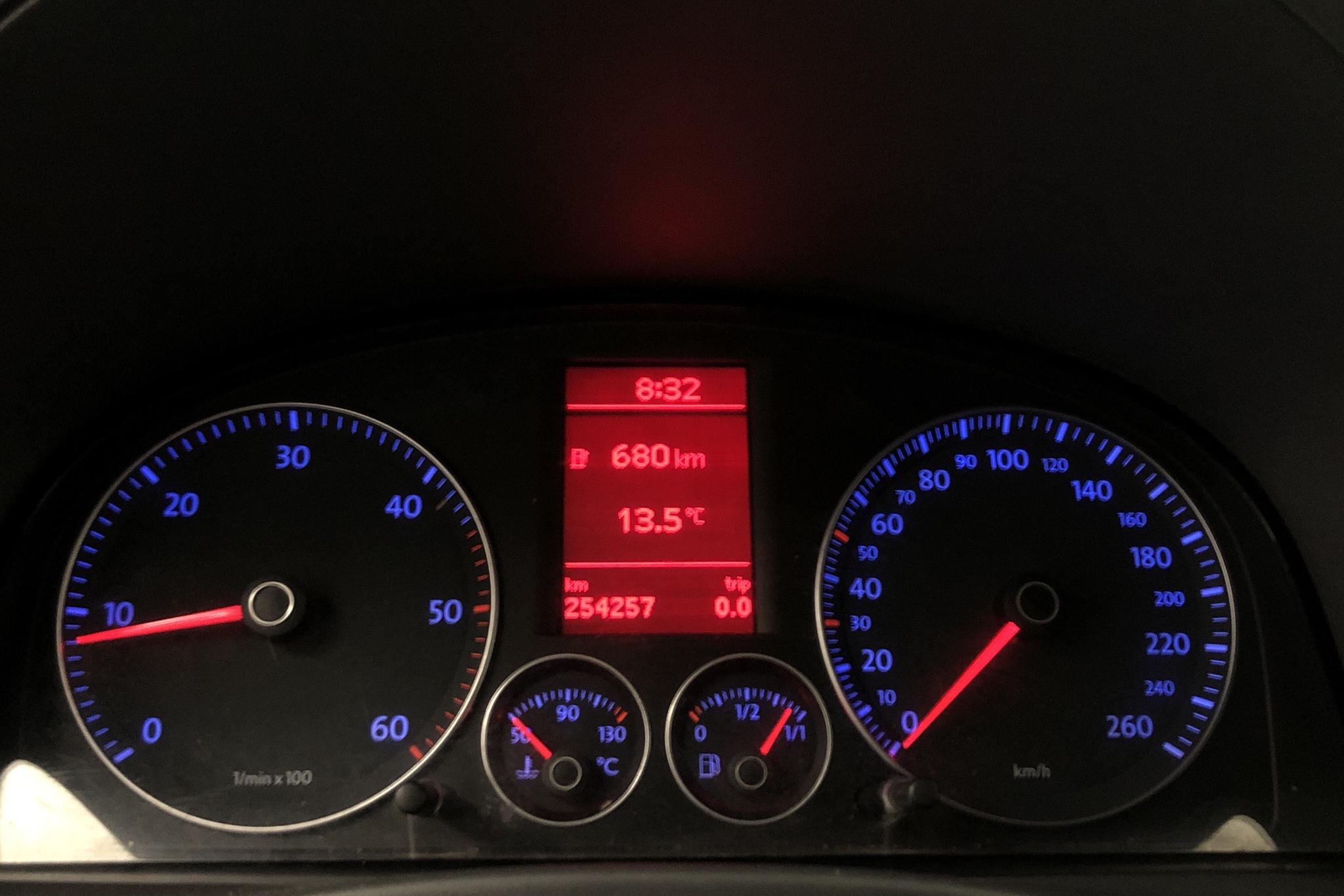 VW Caddy 1.9 TDI Skåp (105hk) - 25 426 mil - Manuell - vit - 2008