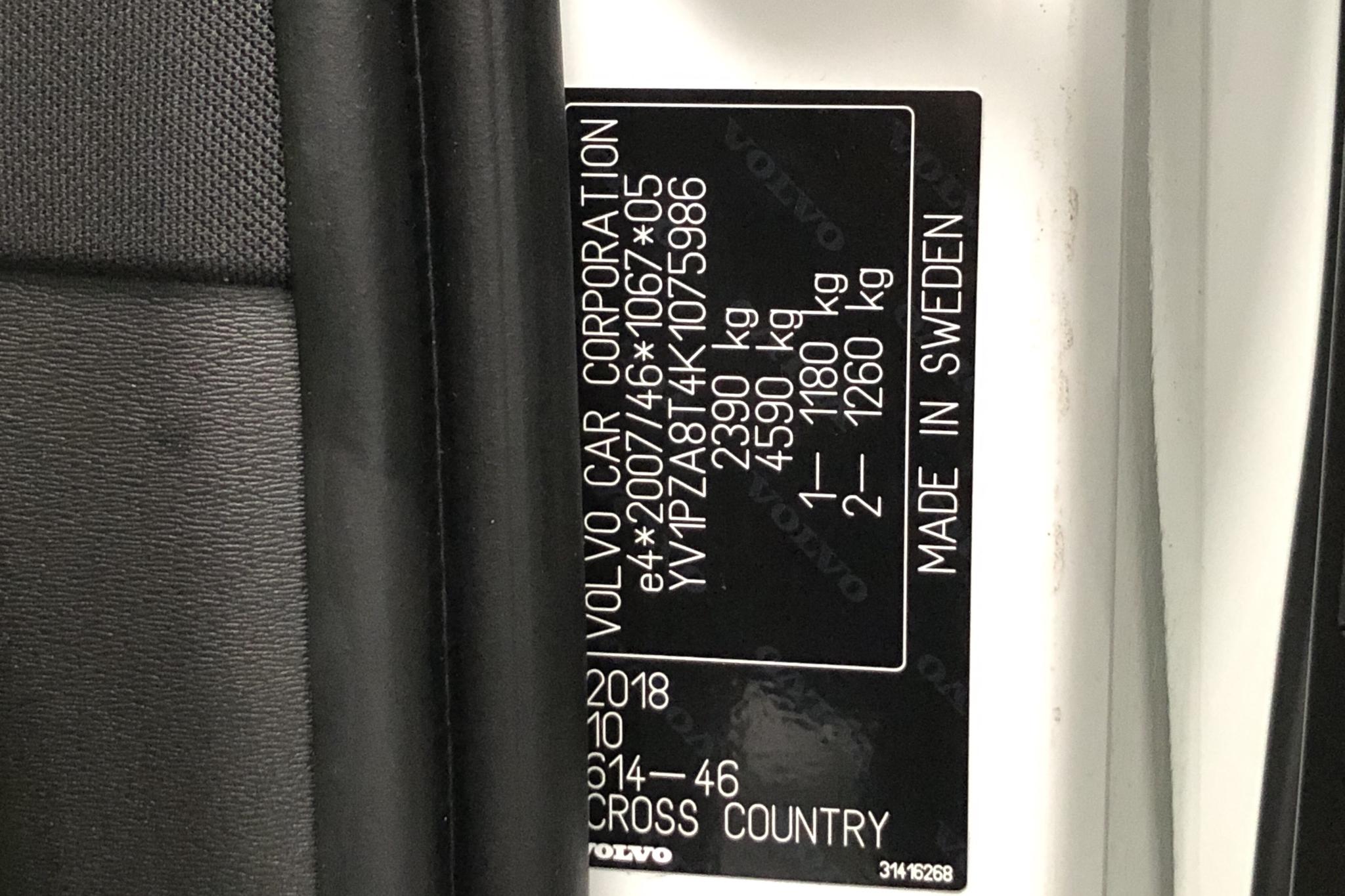 Volvo V90 D4 Cross Country AWD (190hk) - 11 346 mil - Manuell - vit - 2019