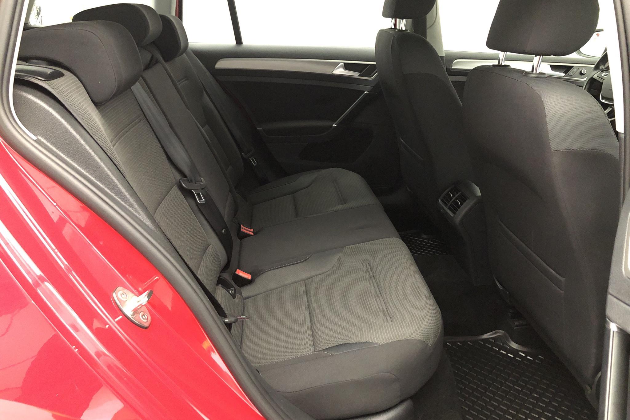 VW Golf VII 1.6 TDI BlueMotion Sportscombi (110hk) - 13 631 mil - Manuell - röd - 2016