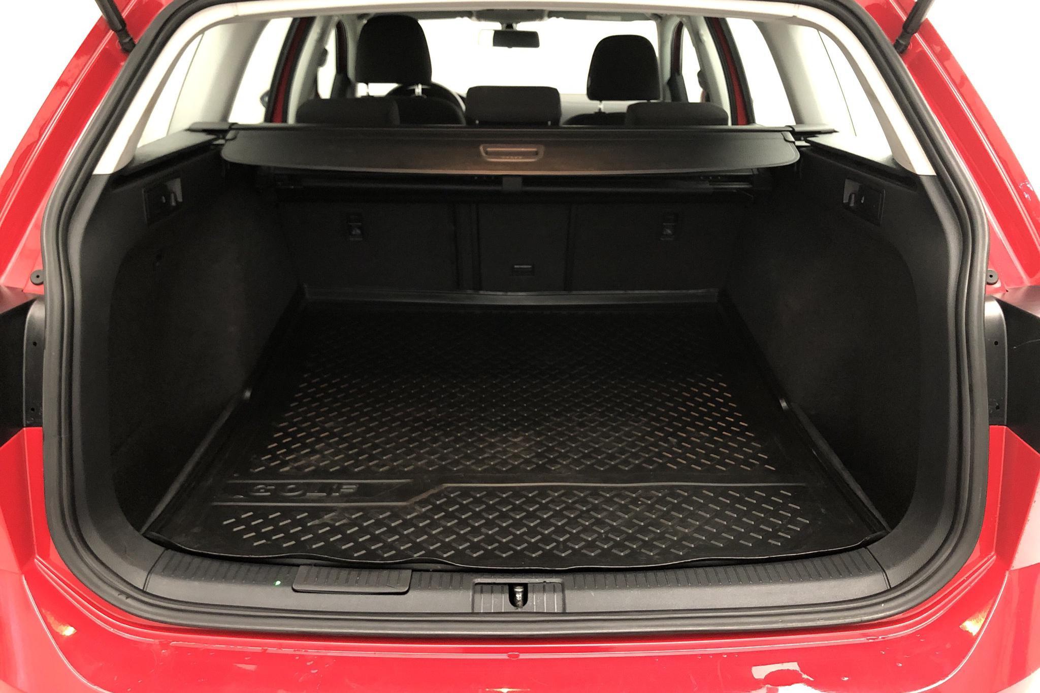 VW Golf VII 1.6 TDI BlueMotion Sportscombi (110hk) - 13 631 mil - Manuell - röd - 2016
