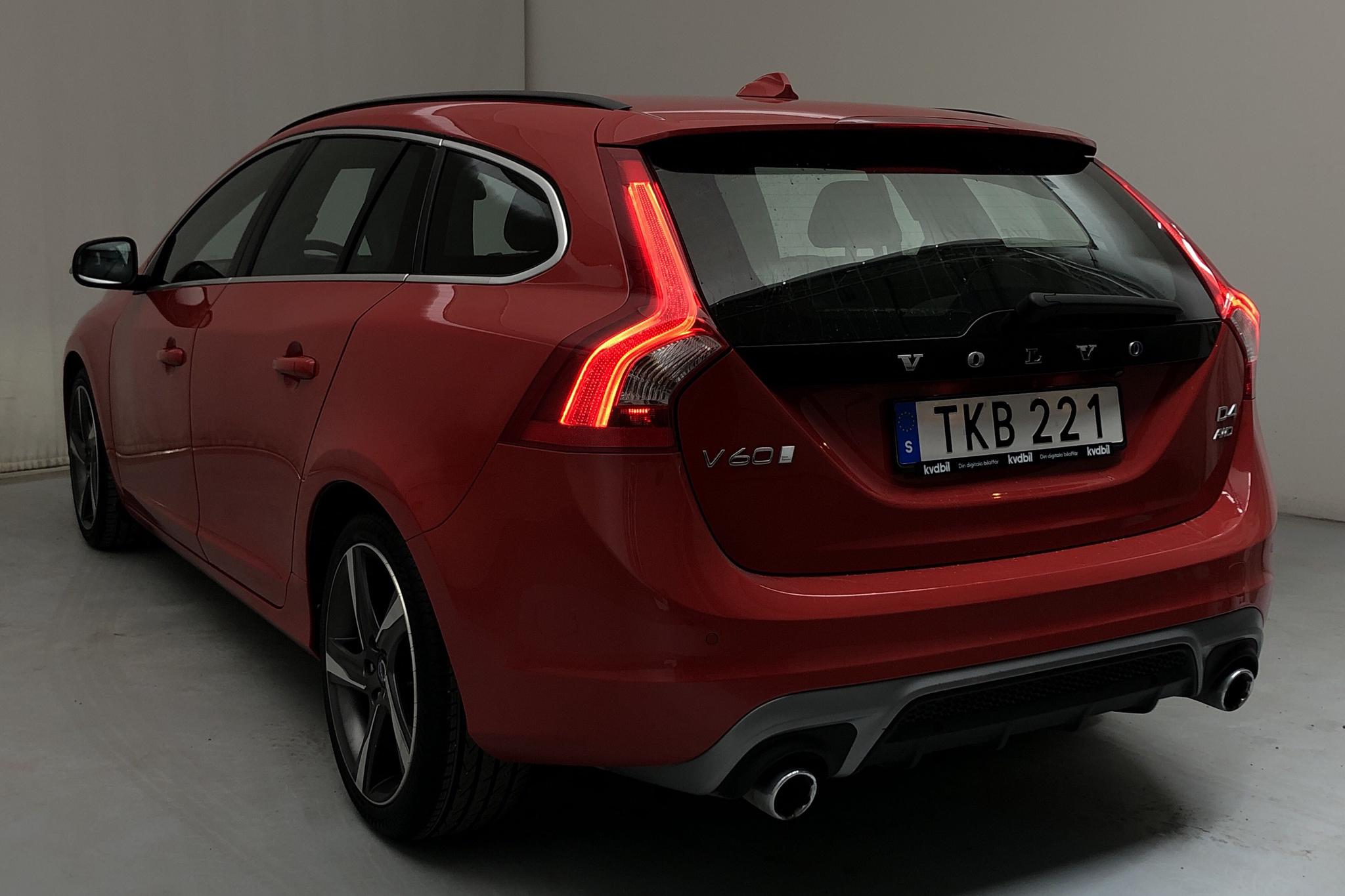 Volvo V60 D4 AWD (181hk) - 9 775 mil - Automat - röd - 2015