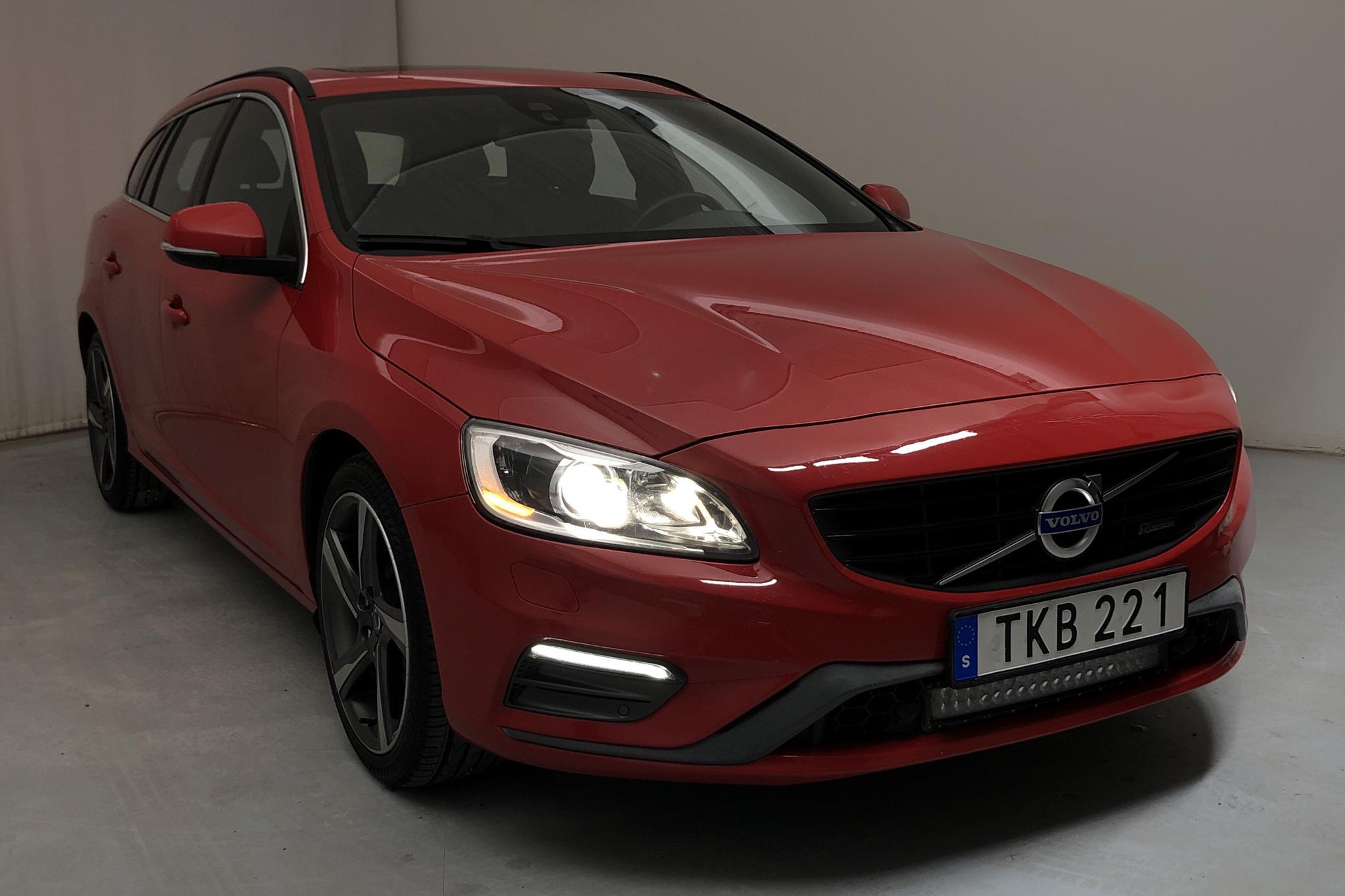 Volvo V60 D4 AWD (181hk) - 97 750 km - Automatic - red - 2015