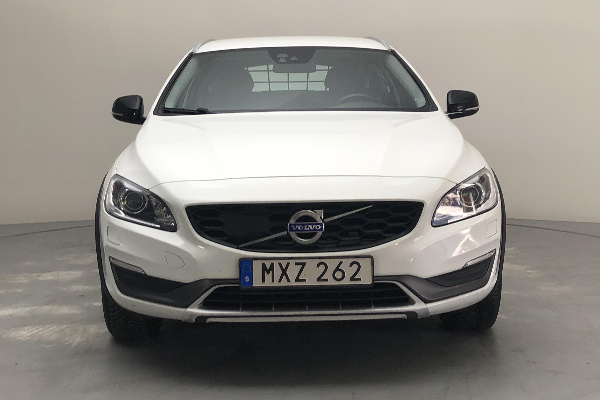 Volvo V60 D3 Cross Country (150hk) - 105 630 km - Automatic - white - 2016