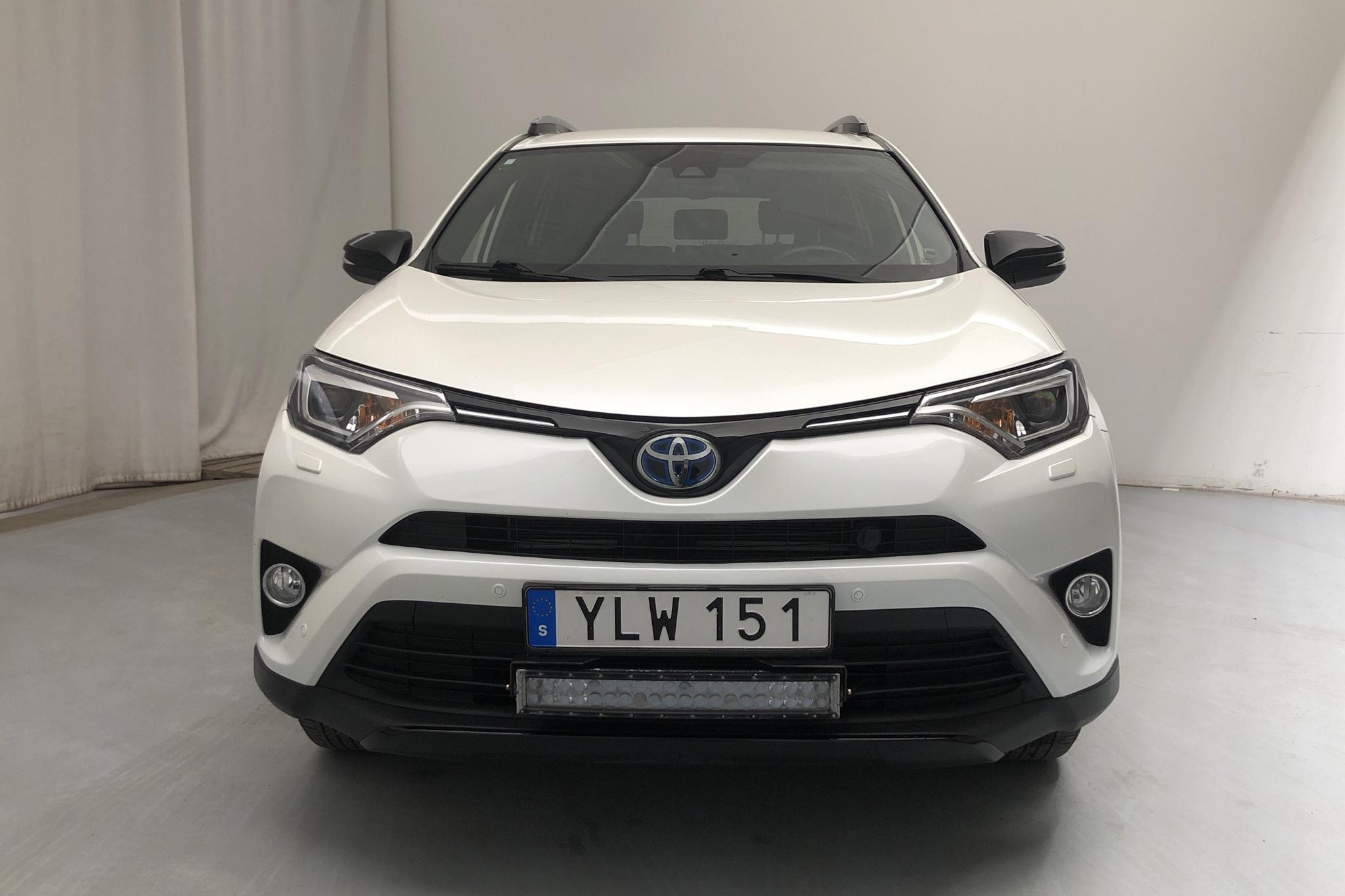 Toyota RAV4 2.5 HSD AWD (197hk) - 7 427 mil - Automat - vit - 2018