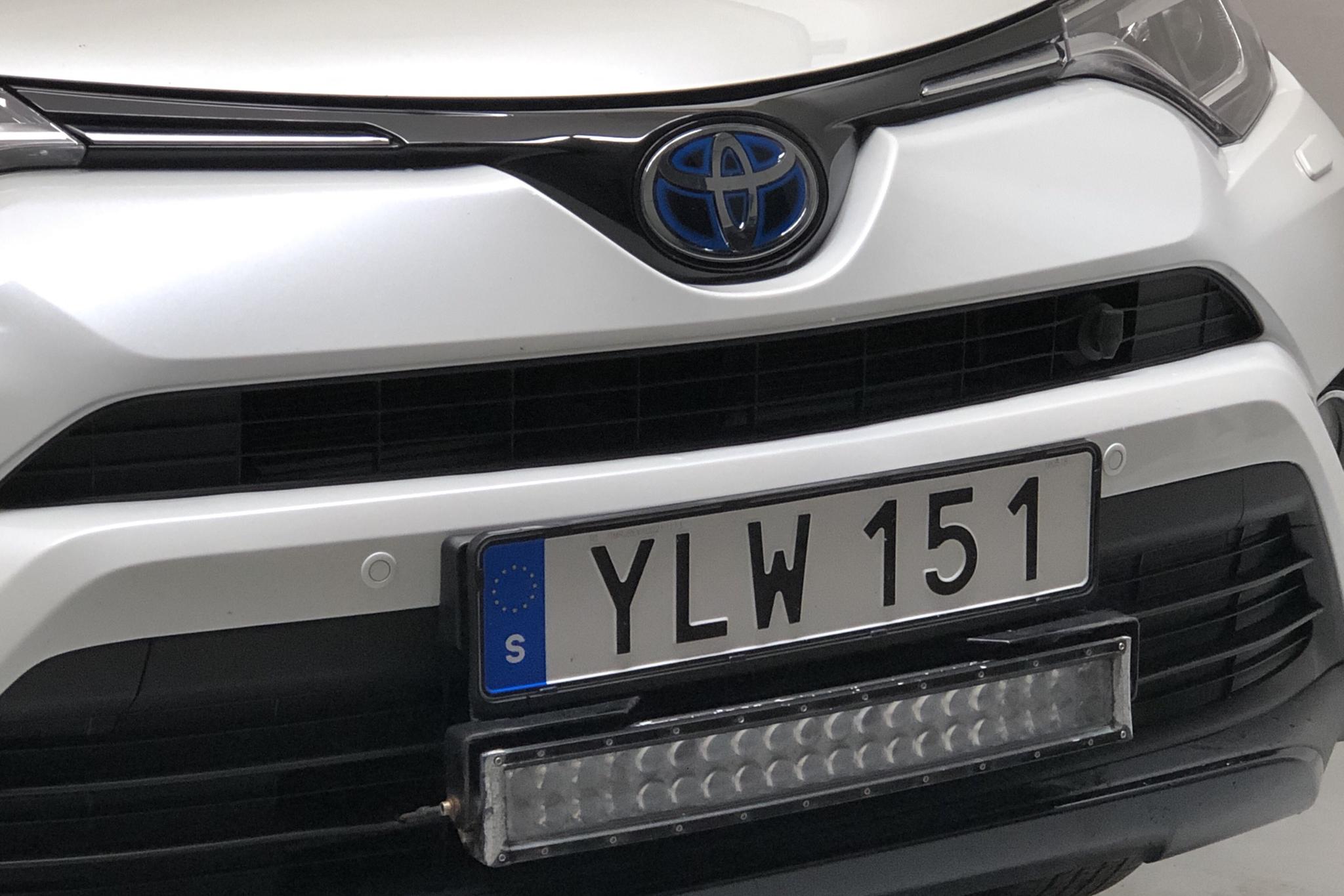 Toyota RAV4 2.5 HSD AWD (197hk) - 74 270 km - Automatic - white - 2018