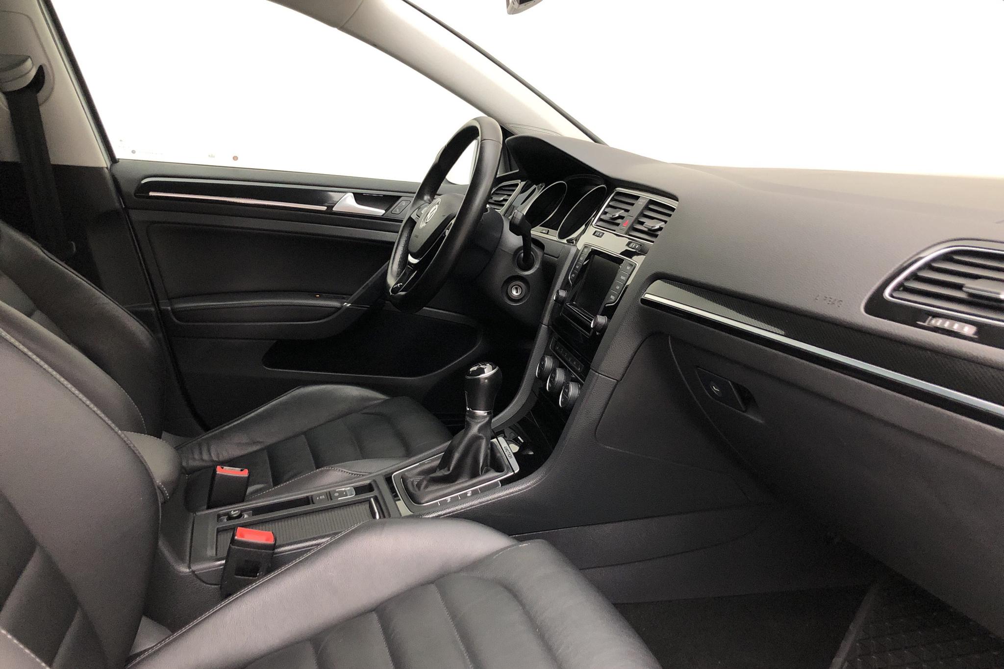 VW Golf VII 2.0 TDI BlueMotion Technology Sportscombi 4Motion (150hk) - 99 030 km - Manual - silver - 2015