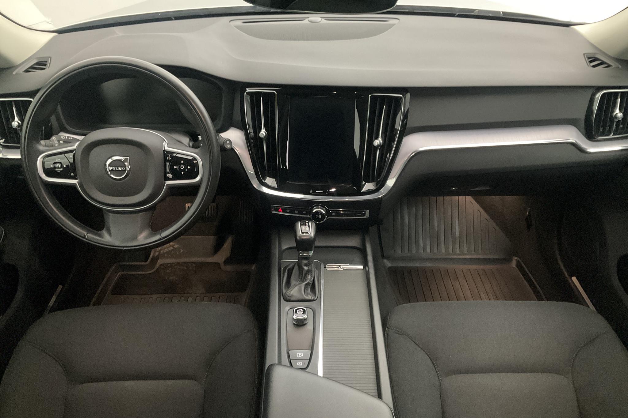 Volvo V60 D4 (190hk) - 7 099 mil - Automat - silver - 2019