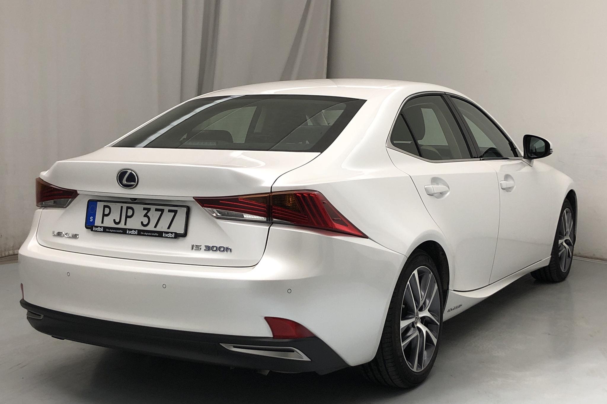 Lexus IS 300h (181hk) - 9 848 mil - Automat - vit - 2018