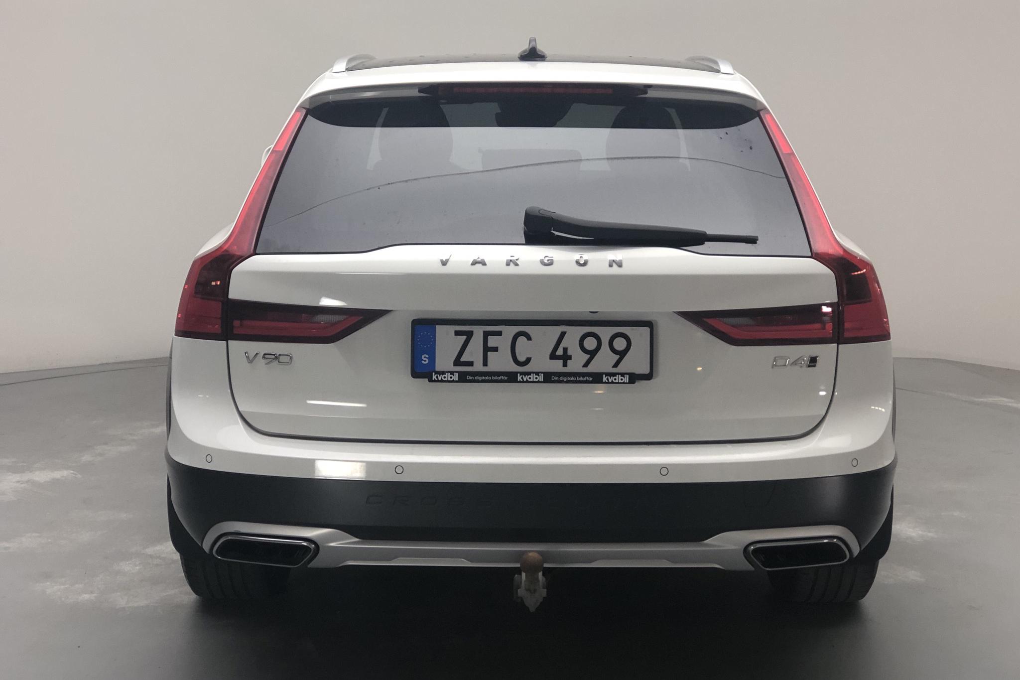 Volvo V90 D4 Cross Country AWD (190hk) - 126 880 km - Automatic - white - 2018