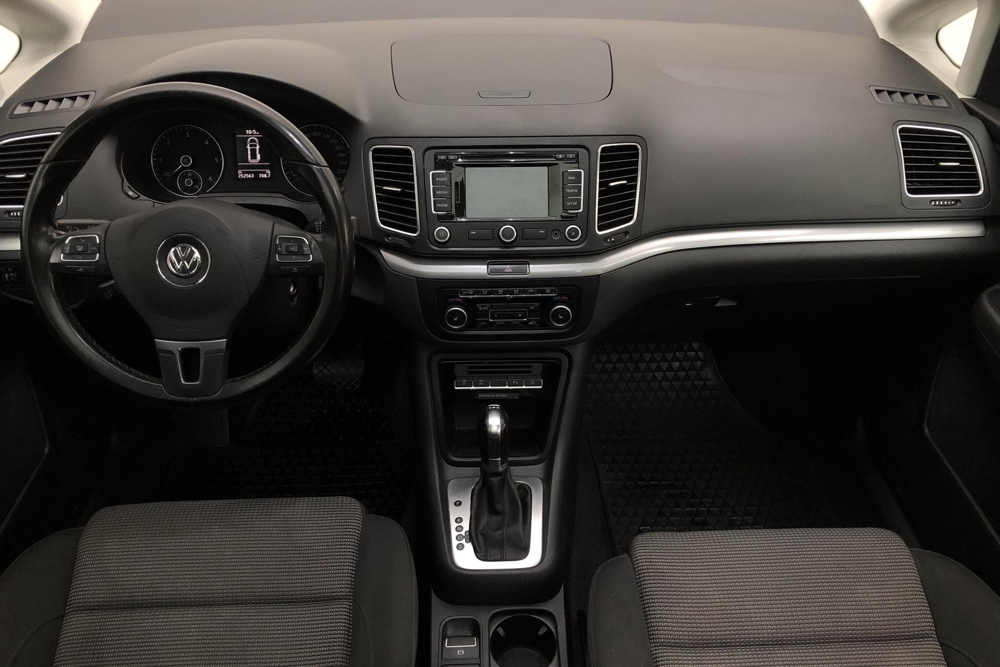 VW Sharan 2.0 TDI BlueMotion Technology (140hk) - 25 257 mil - Automat - grå - 2011