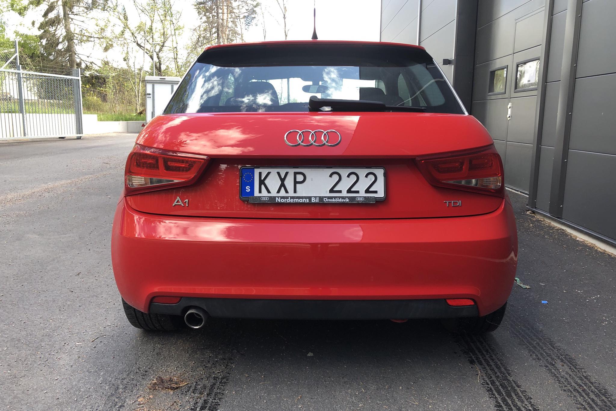 Audi A1 1.6 TDI (105hk) - 6 769 mil - Manuell - röd - 2011