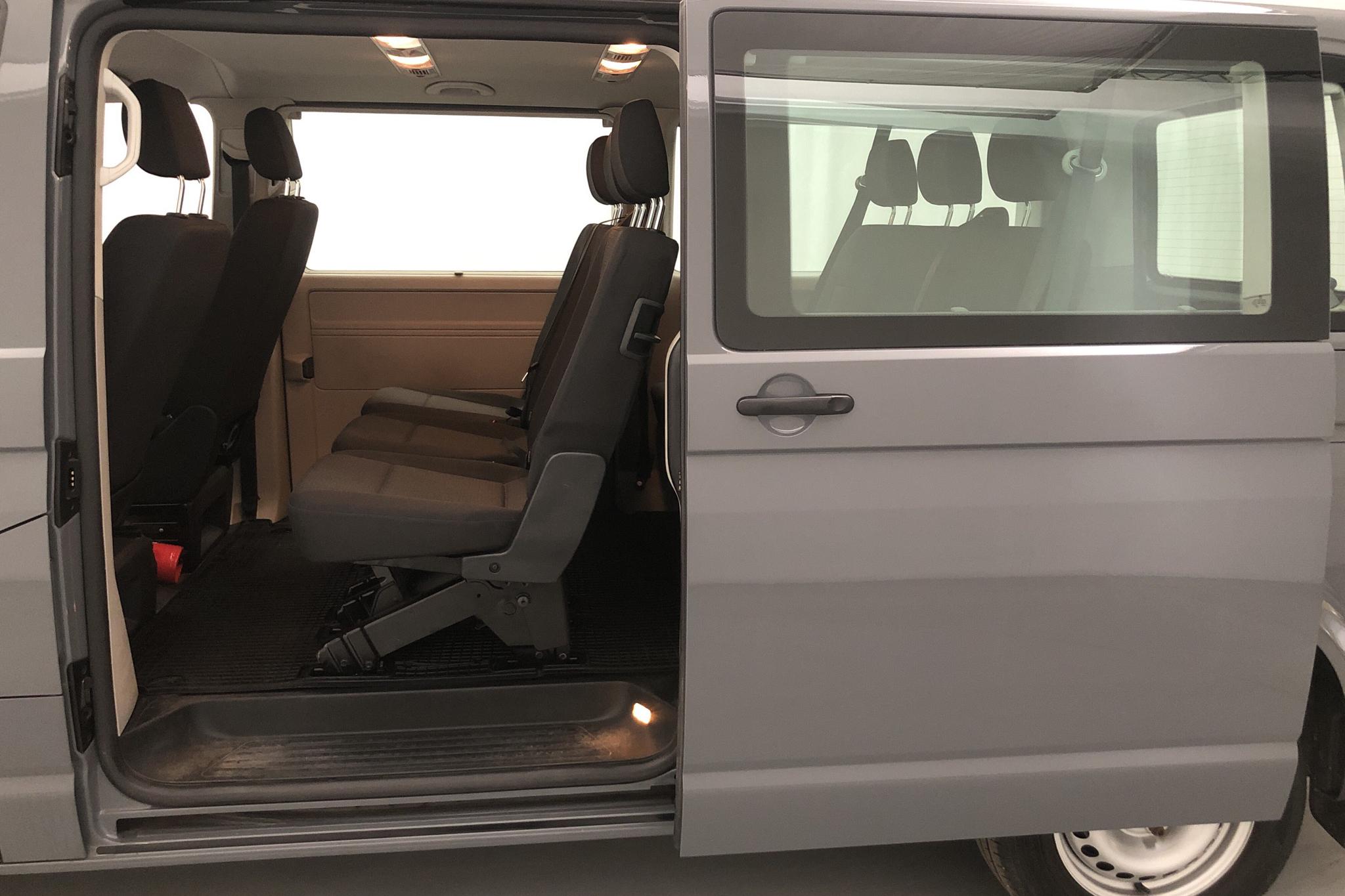 VW Caravelle T6 2.0 TDI BMT (102hk) - 4 005 mil - Manuell - grå - 2018