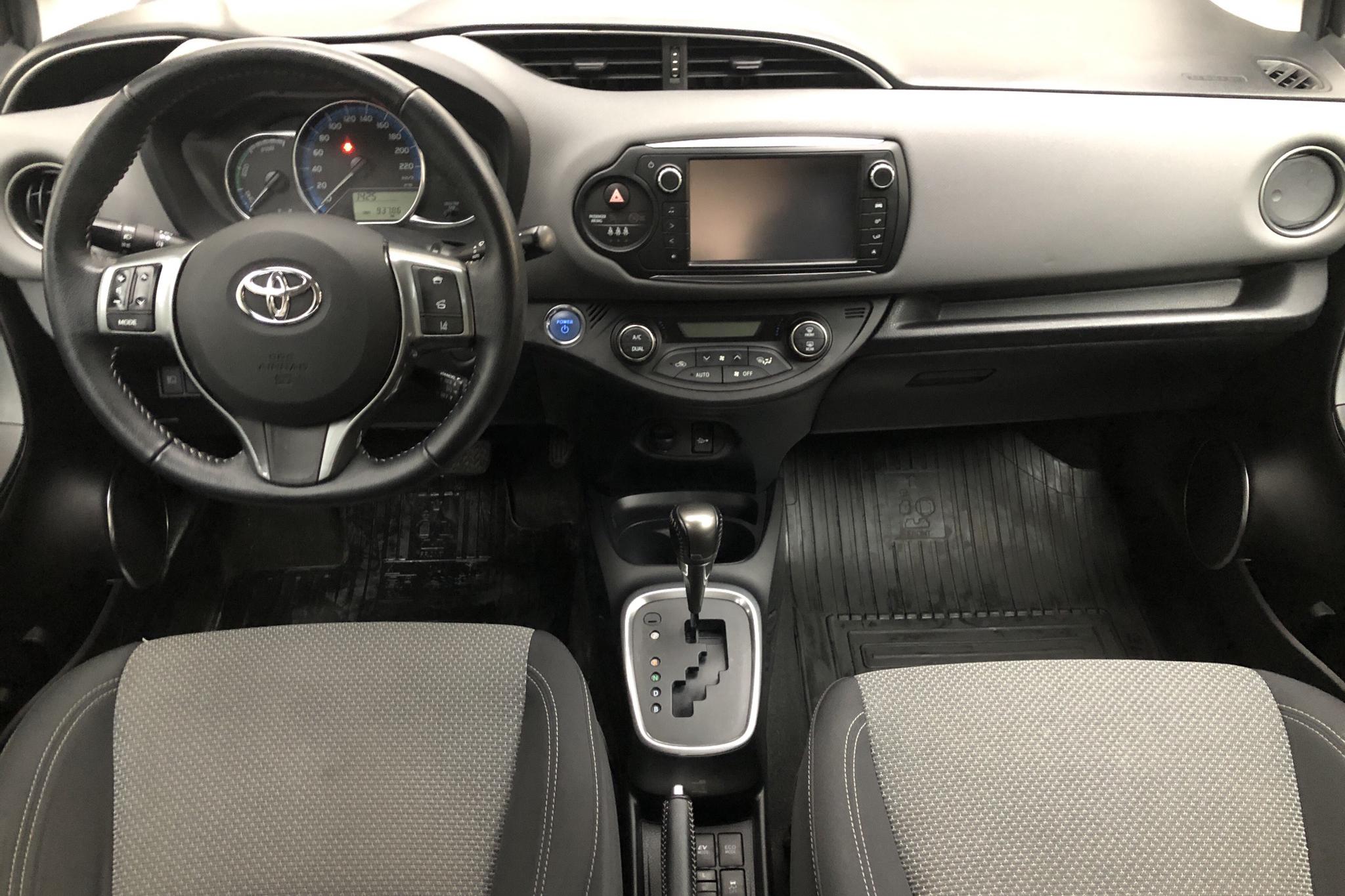 Toyota Yaris 1.5 HSD 5dr (75hk) - 93 800 km - Automatic - black - 2016