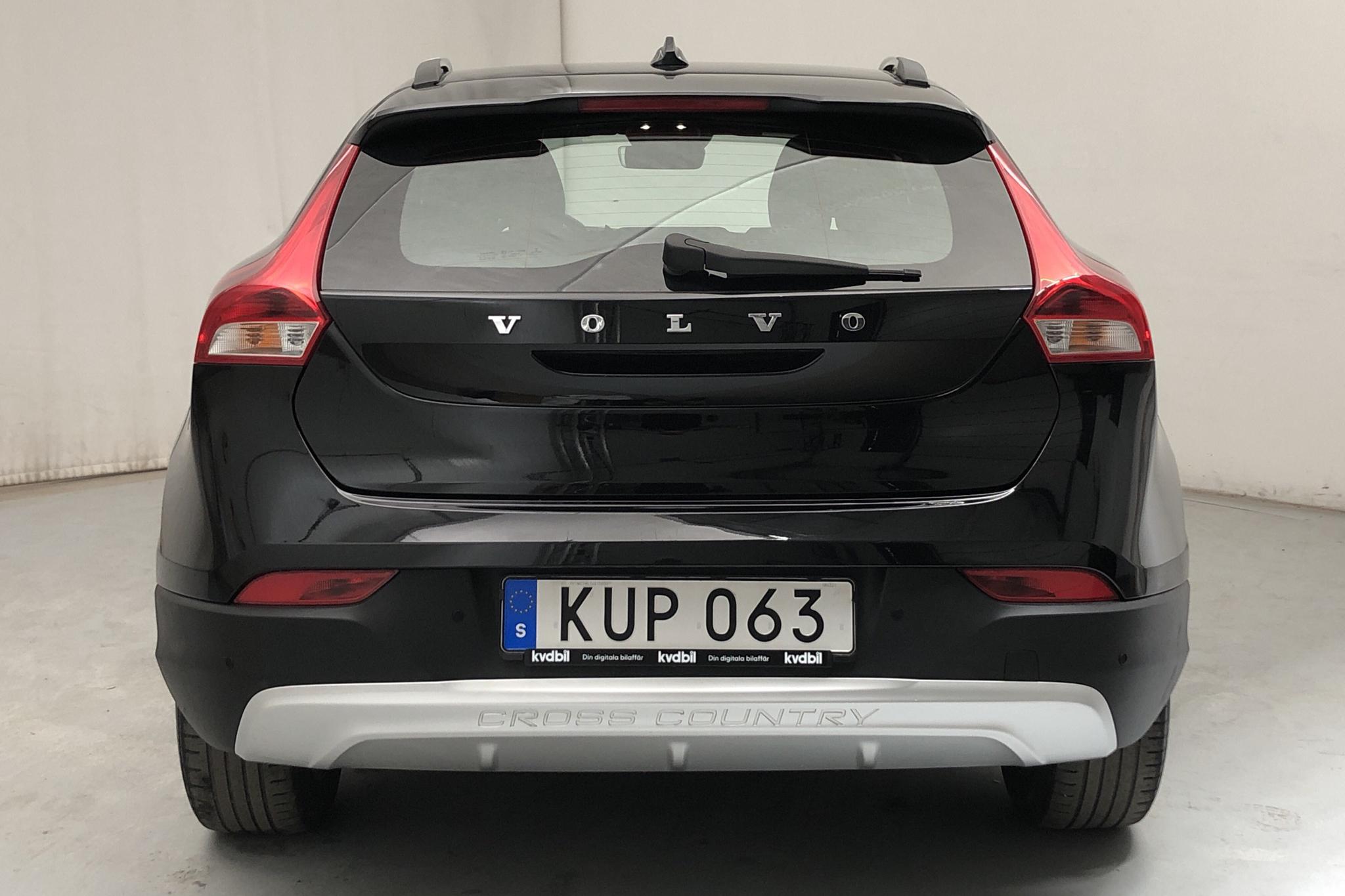 Volvo V40 Cross Country D2 (120hk) - 97 880 km - Manual - black - 2018
