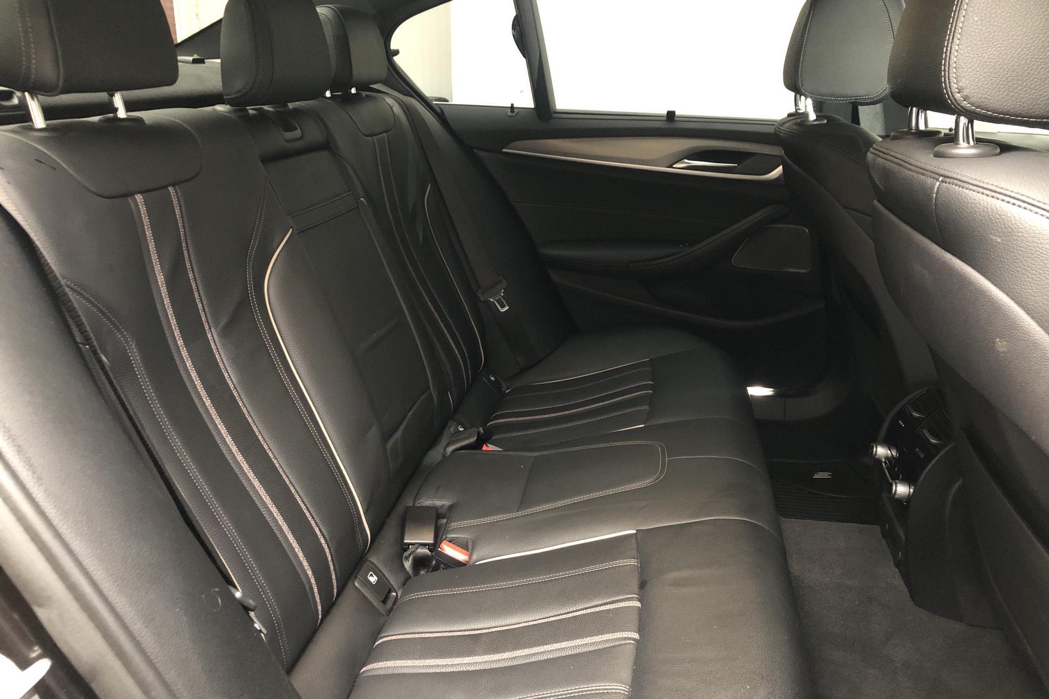BMW 540i xDrive Sedan, G30 (340hk) - 76 010 km - Automatic - gray - 2019