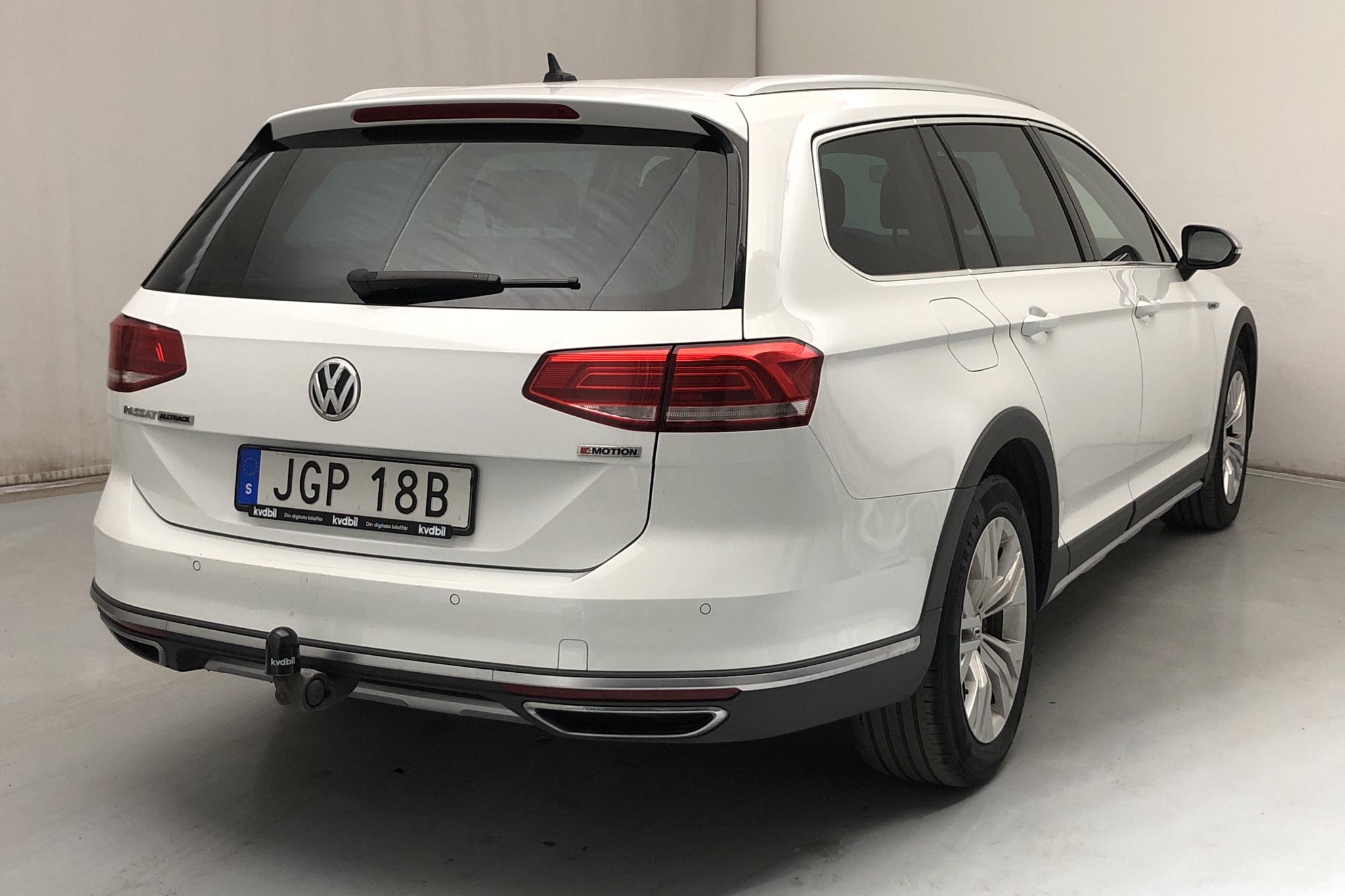VW Passat Alltrack 2.0 TDI Sportscombi 4MOTION (190hk) - 77 290 km - Automatic - white - 2019