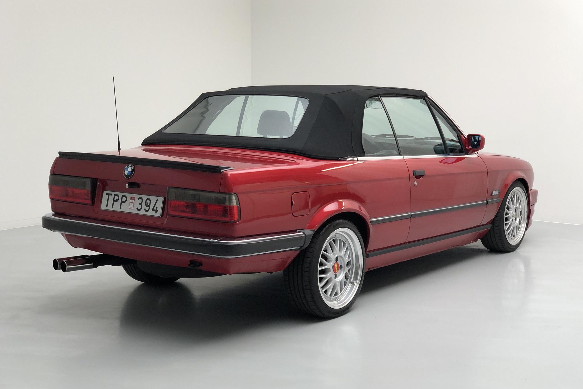 BMW 320i Cabriolet, E30 (129hk) - 22 659 mil - Manuell - röd - 1988