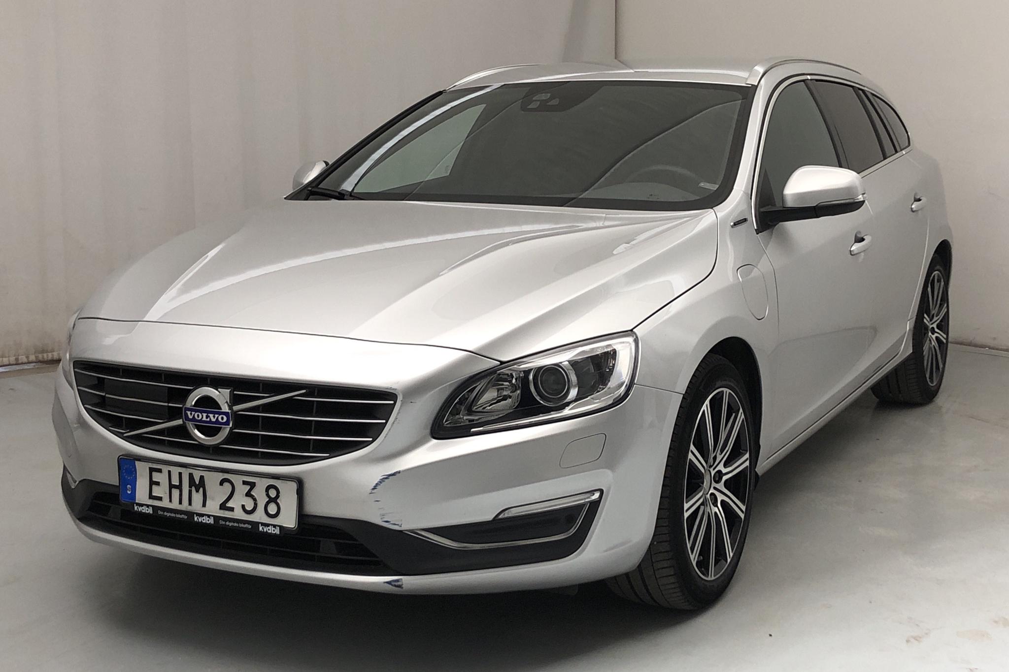 Volvo V60 D5 AWD Twin Engine (163hk) - 32 150 km - Automatic - silver - 2018