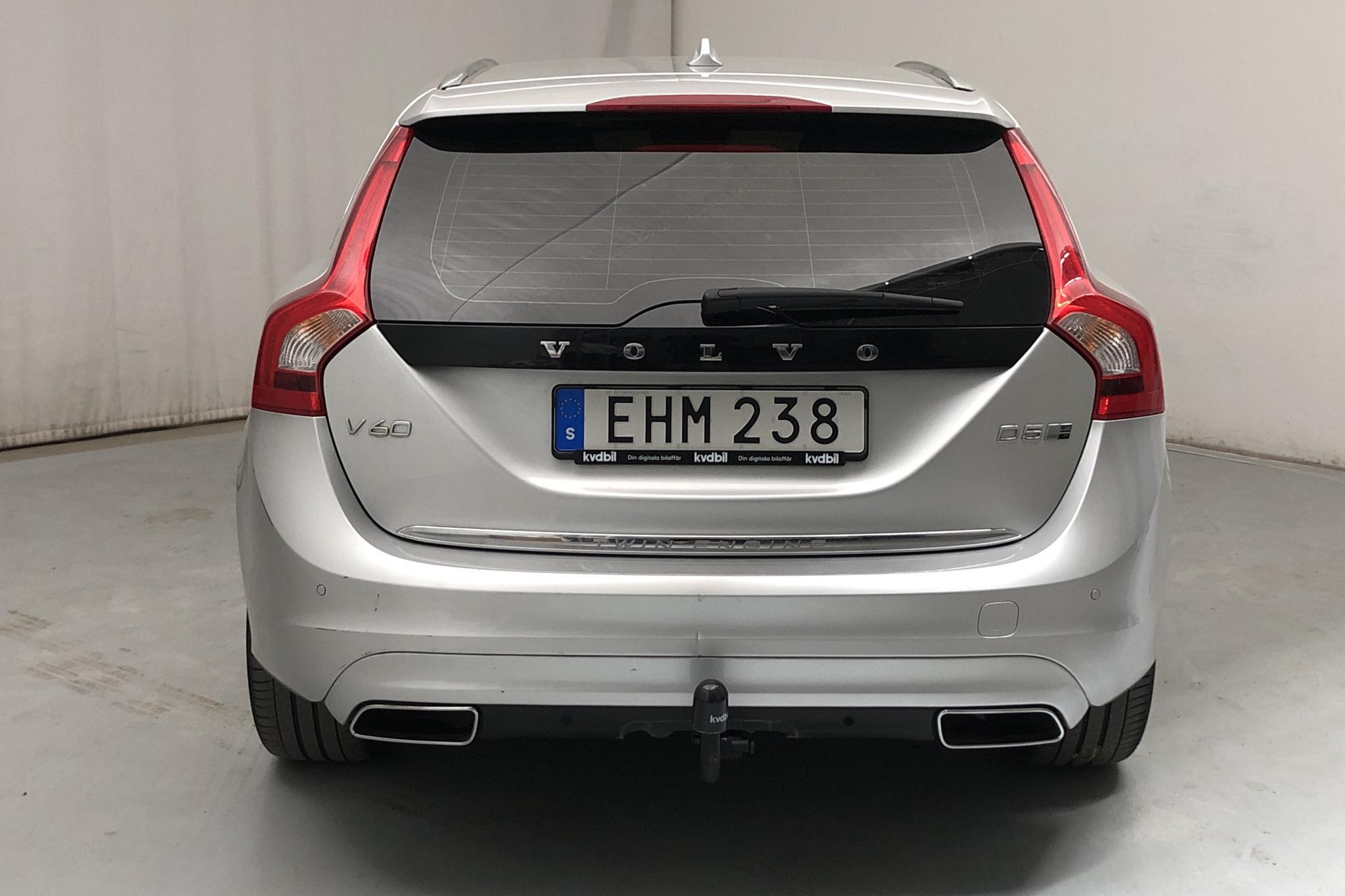 Volvo V60 D5 AWD Twin Engine (163hk) - 3 215 mil - Automat - silver - 2018