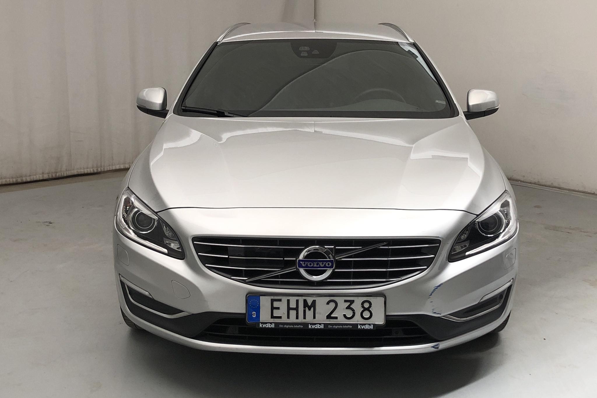 Volvo V60 D5 AWD Twin Engine (163hk) - 3 215 mil - Automat - silver - 2018