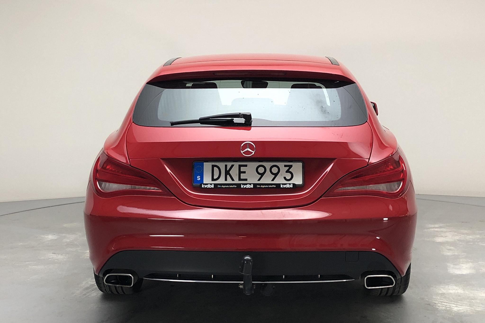 Mercedes CLA 180 Shooting Brake (122hk) - 103 760 km - Manual - red - 2015