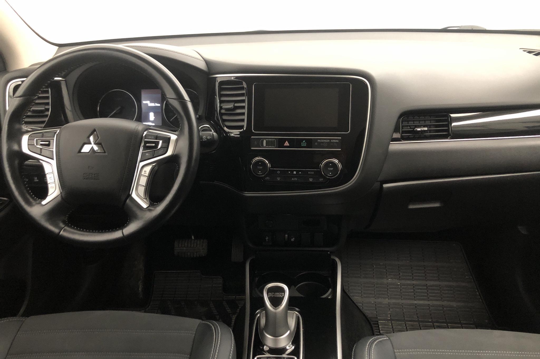 Mitsubishi Outlander 2.4 Plug-in Hybrid 4WD (136hk) - 6 665 mil - Automat - svart - 2019