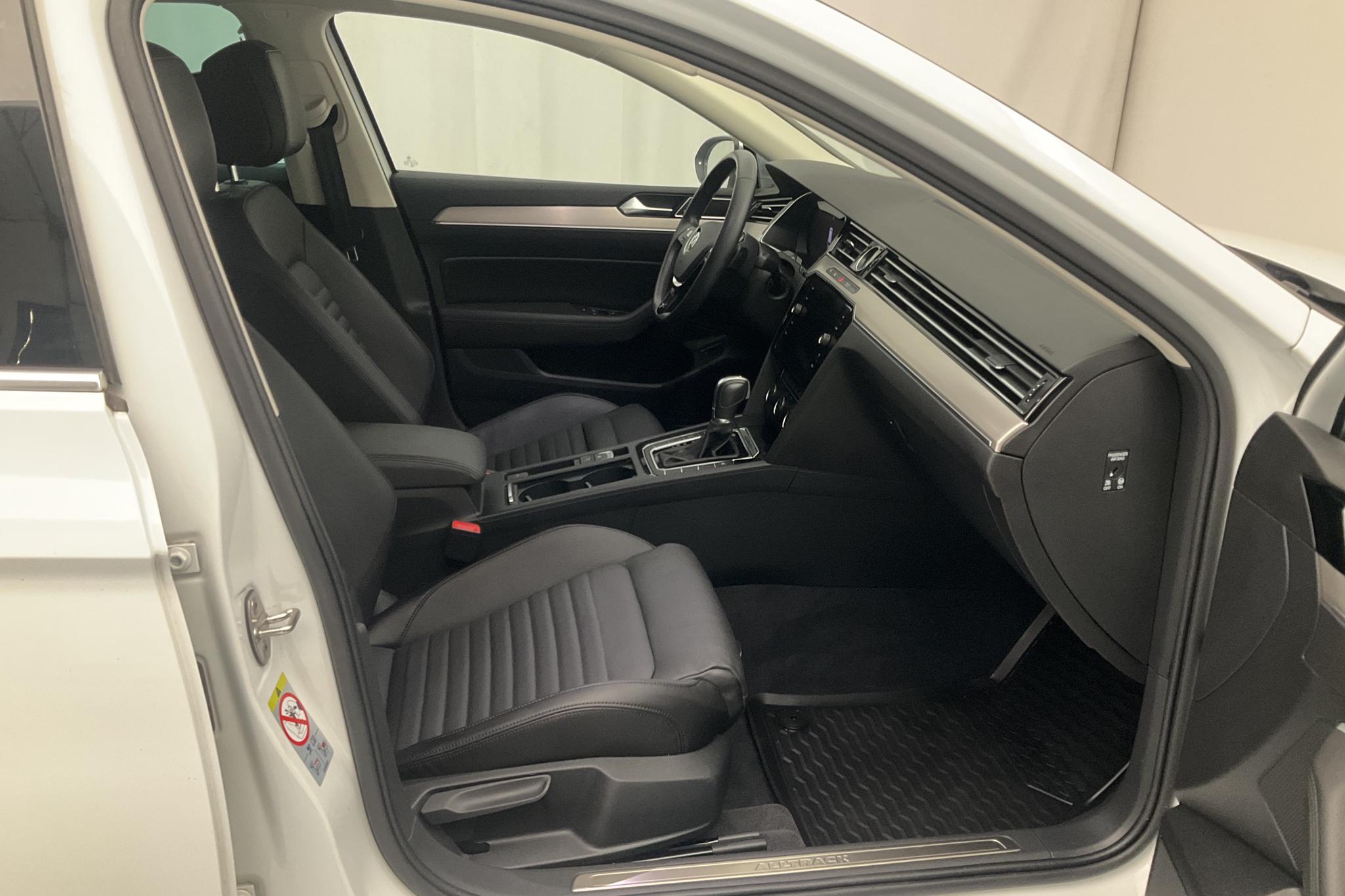 VW Passat Alltrack 2.0 TSI Sportscombi 4MOTION (220hk) - 45 040 km - Automatic - white - 2018