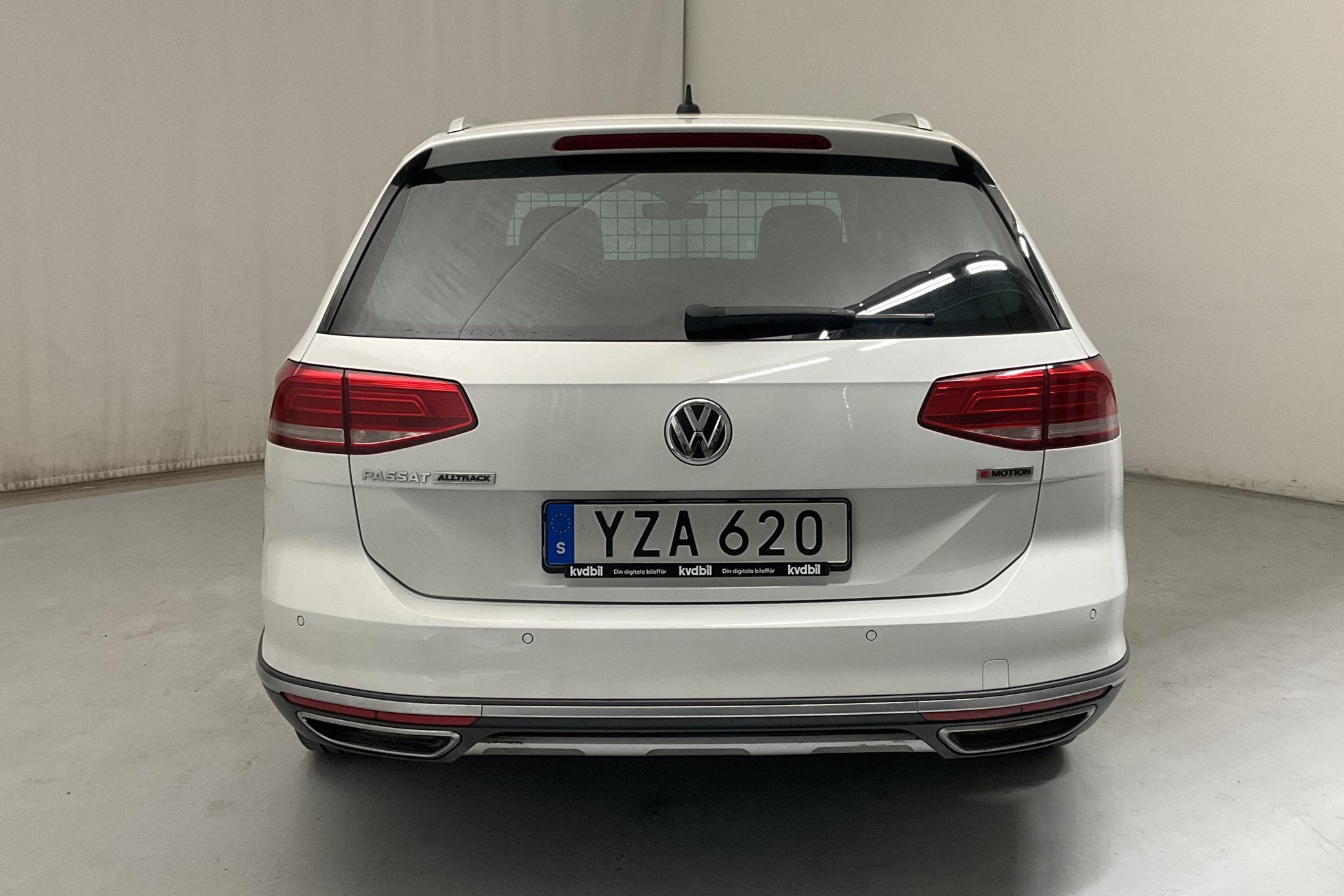 VW Passat Alltrack 2.0 TSI Sportscombi 4MOTION (220hk) - 4 504 mil - Automat - vit - 2018