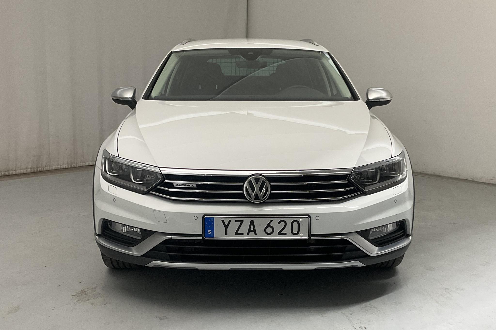 VW Passat Alltrack 2.0 TSI Sportscombi 4MOTION (220hk) - 45 040 km - Automatic - white - 2018