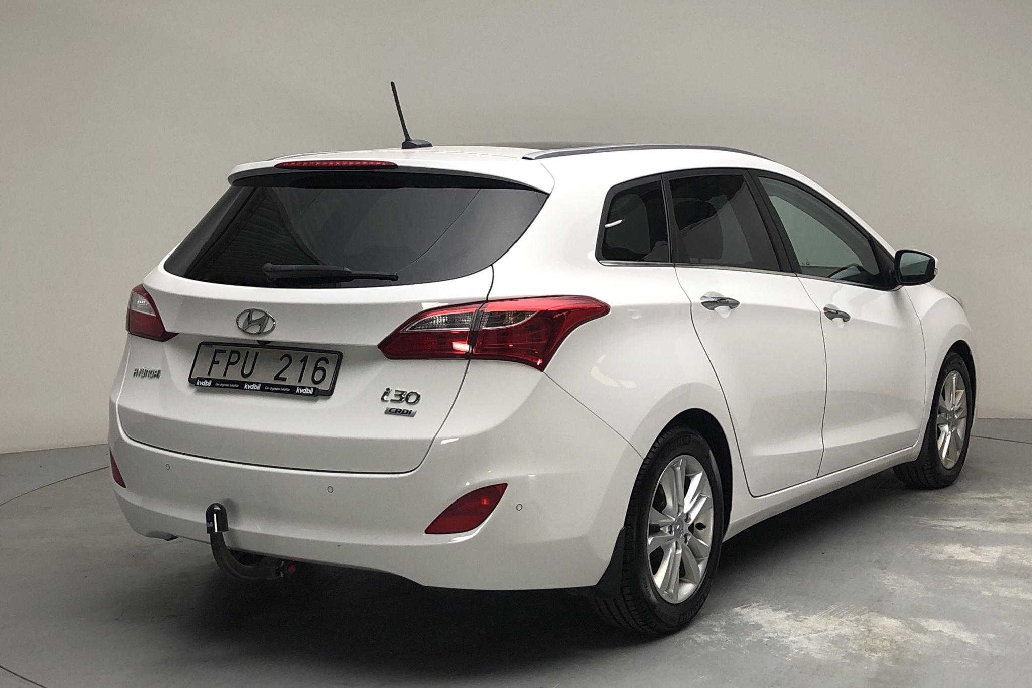 Hyundai i30 1.6 CRDi Kombi (128hk) - 180 930 km - Automatic - white - 2014