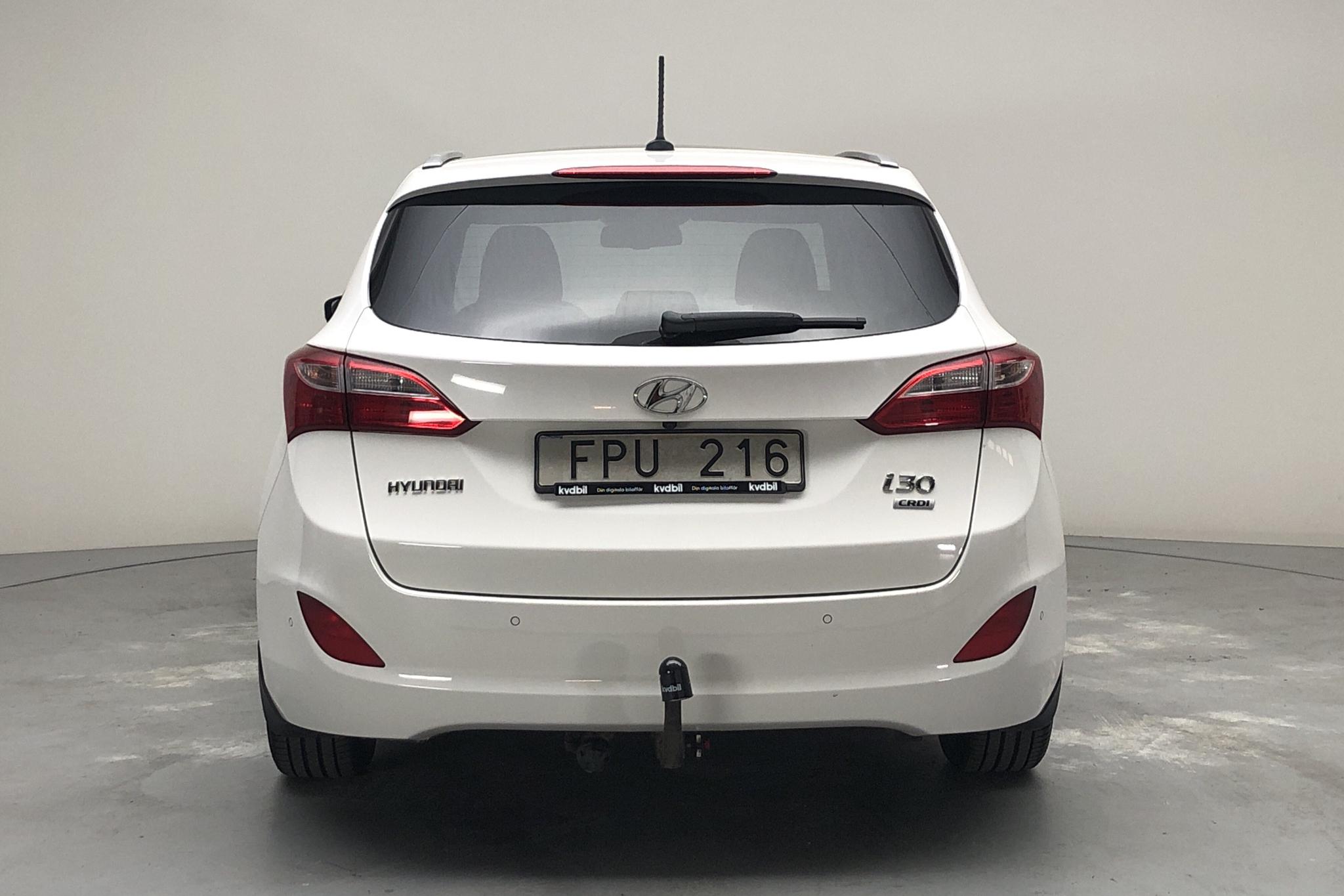 Hyundai i30 1.6 CRDi Kombi (128hk) - 18 093 mil - Automat - vit - 2014