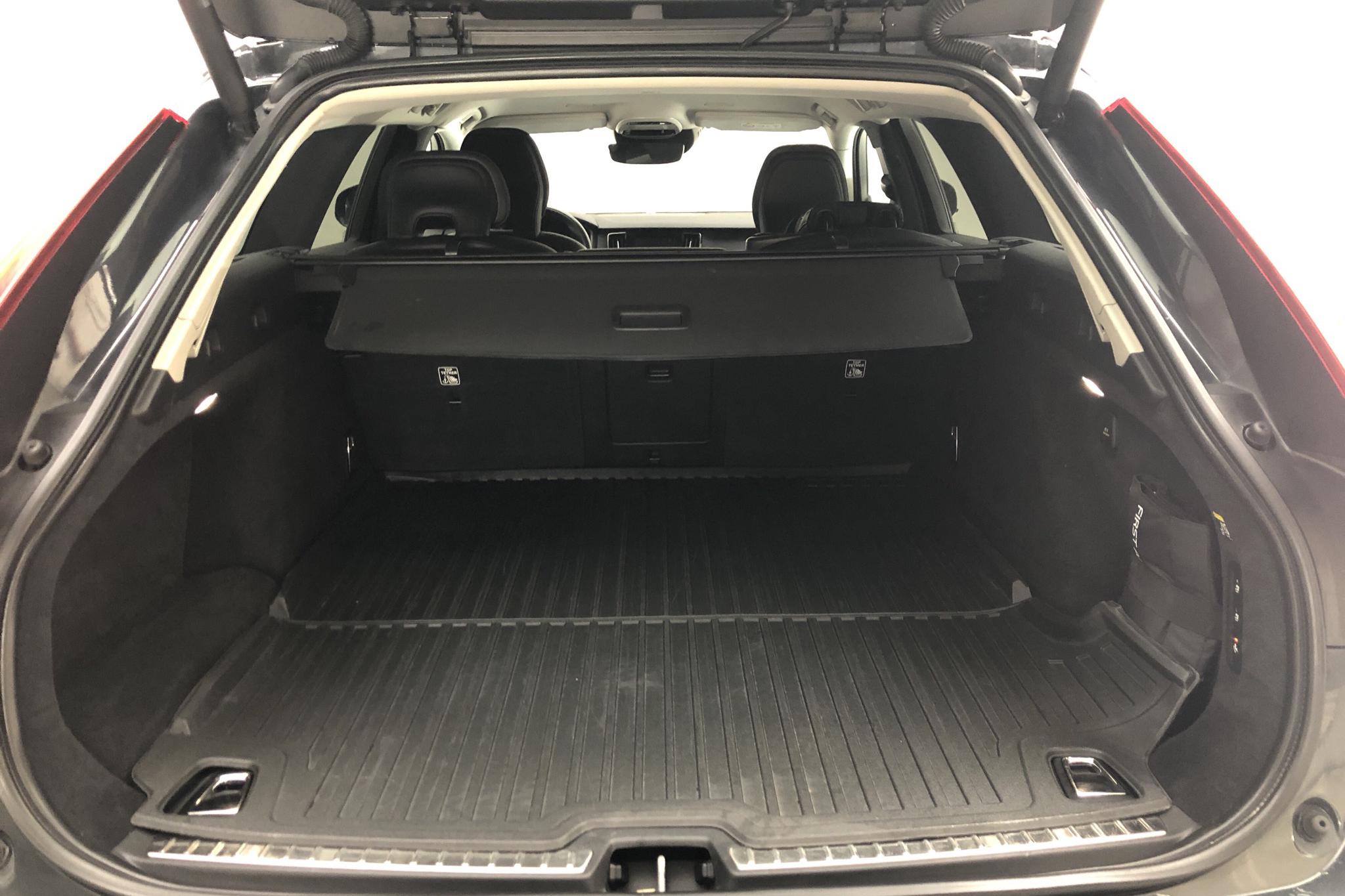 Volvo V90 D4 Cross Country AWD (190hk) - 9 659 mil - Automat - grå - 2019
