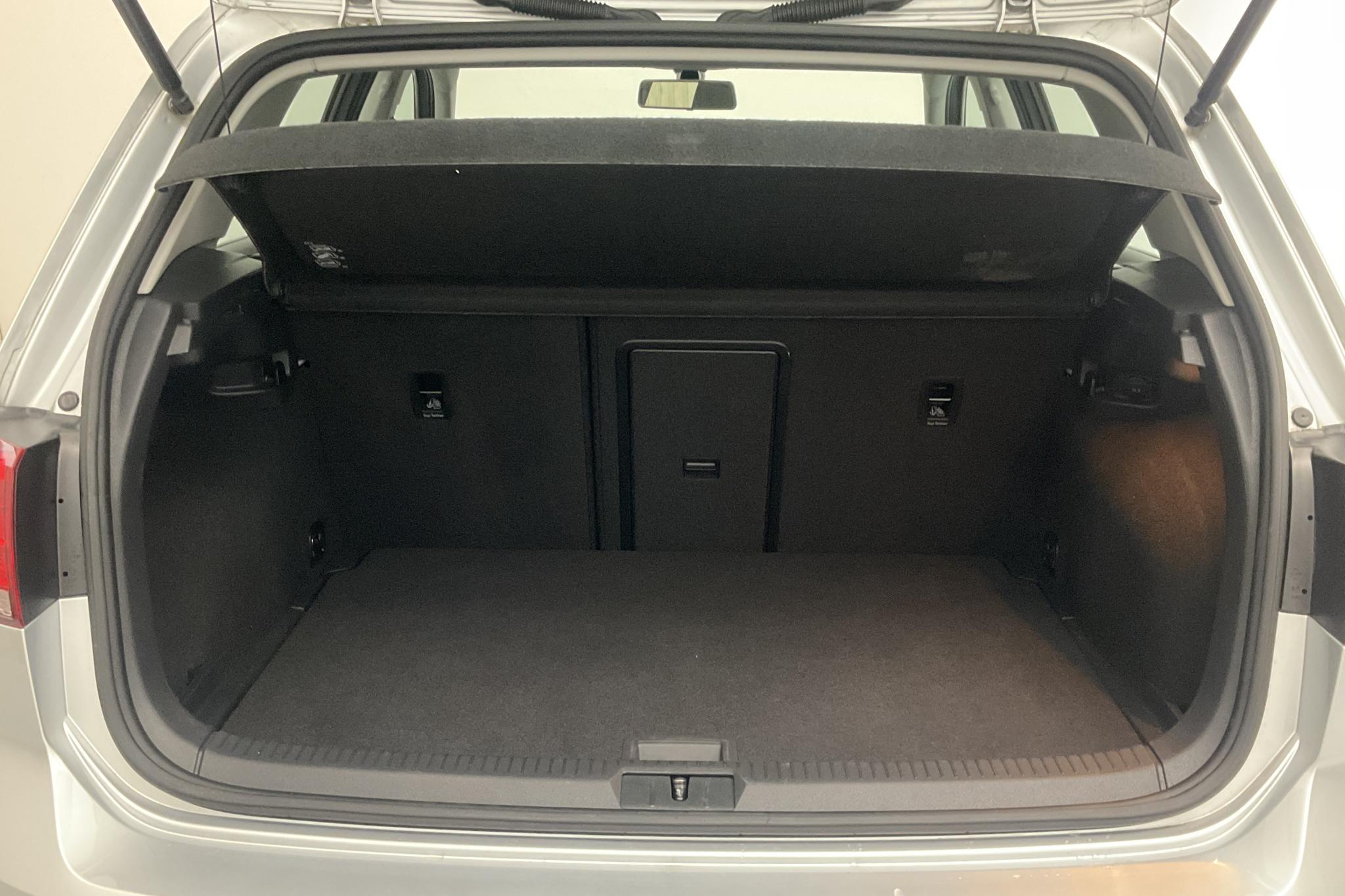 VW Golf VII 1.2 TSI 5dr (110hk) - 41 910 km - Manual - silver - 2017
