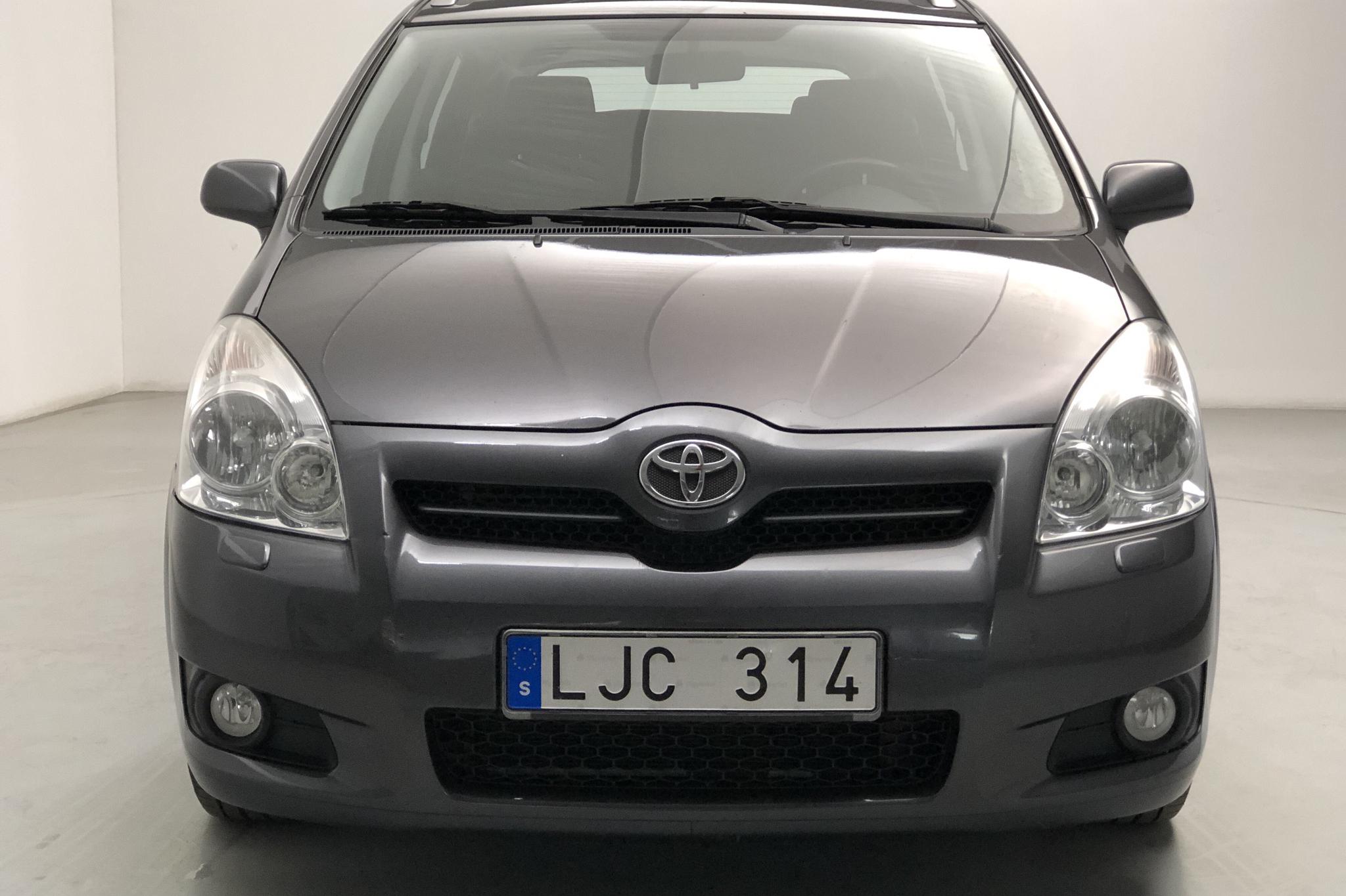 Toyota Corolla Verso 2.2 D-4D DPF (136hk) - 11 663 mil - Manuell - grå - 2008