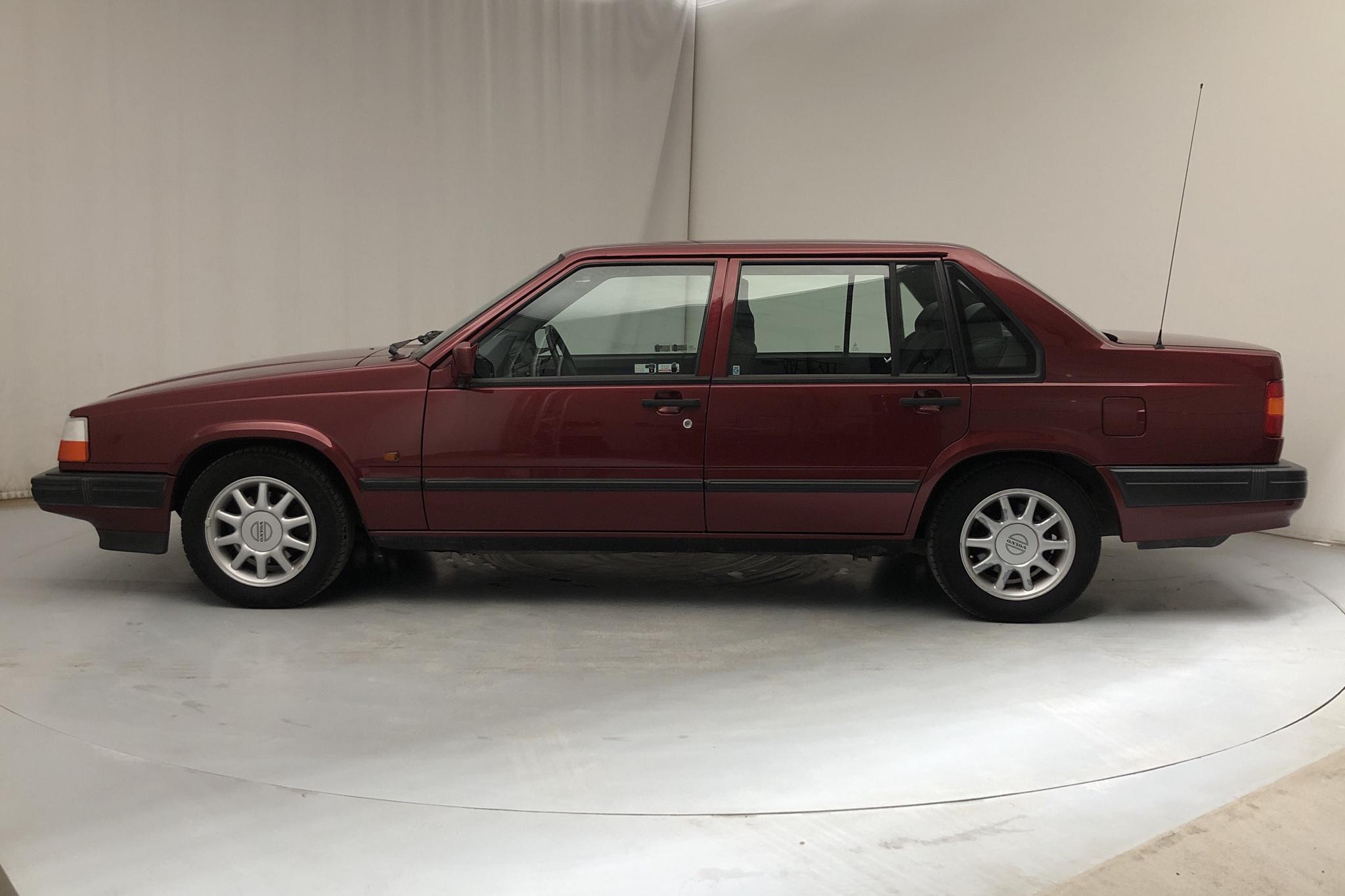 Volvo 940 GL (116hk) - 135 000 km - Manual - Dark Red - 1994