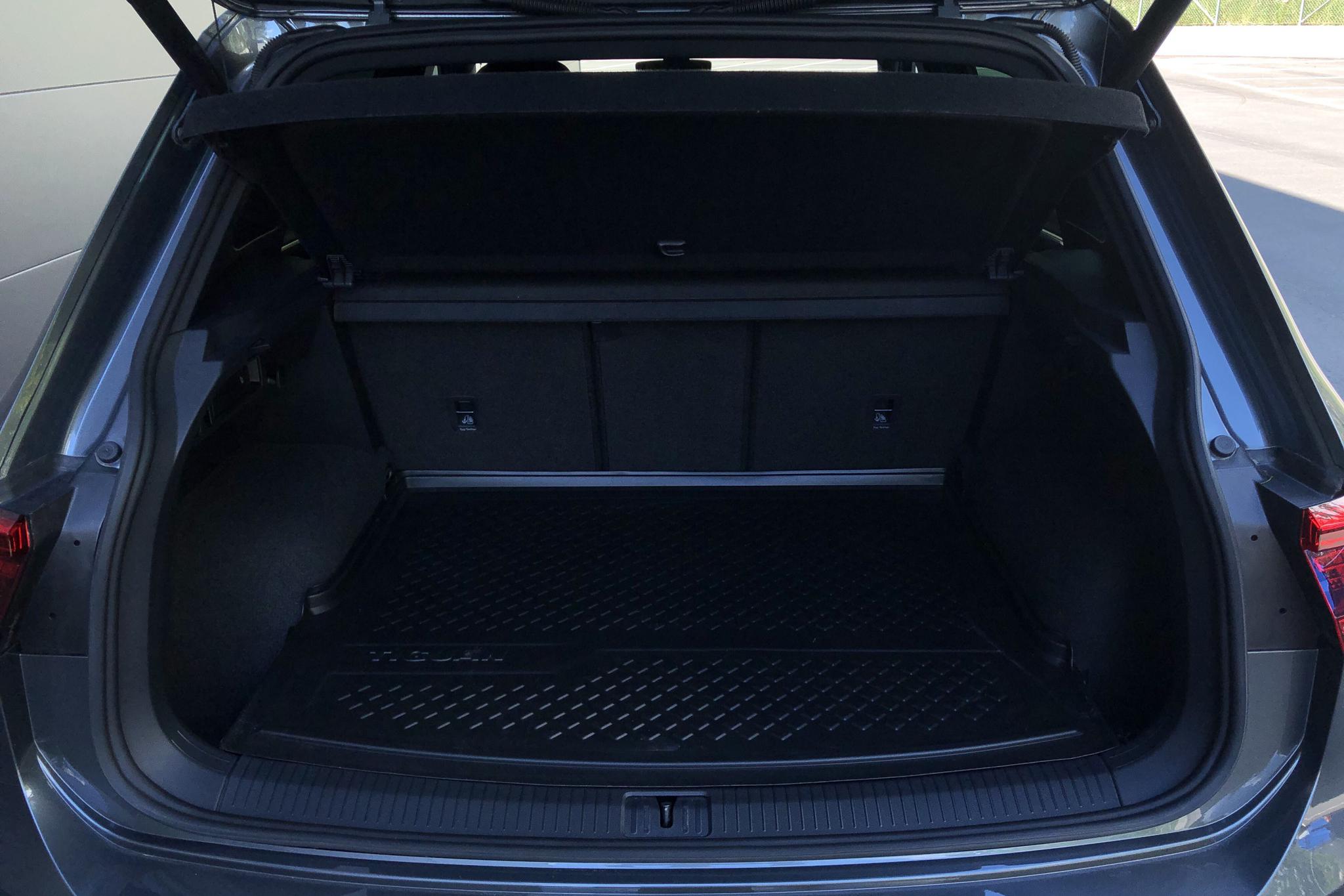 VW Tiguan 2.0 TDI 4MOTION (190hk) - 5 280 mil - Automat - grå - 2019