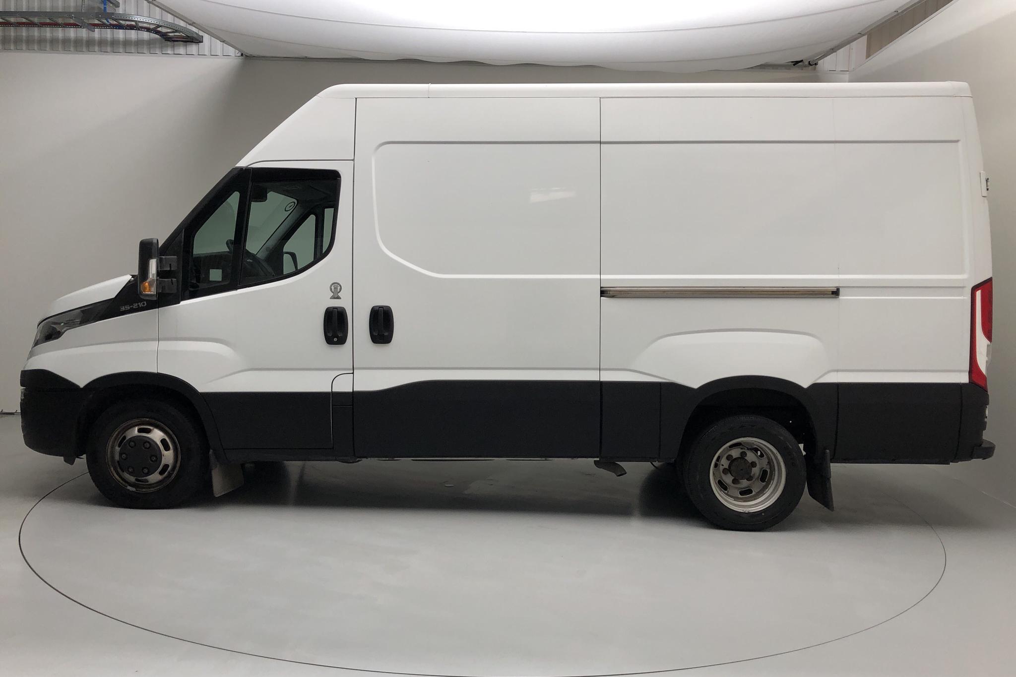 Iveco Daily 35 3.0 (205hk) - 14 814 mil - Manuell - vit - 2015