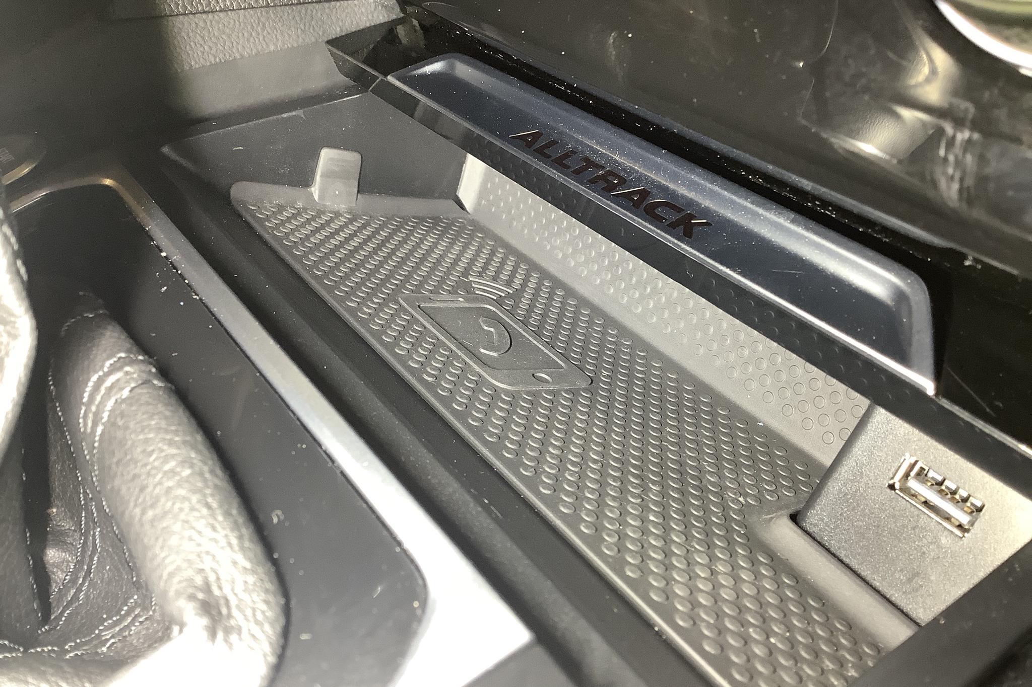 VW Passat Alltrack 2.0 TDI Sportscombi 4MOTION (190hk) - 11 749 mil - Automat - vit - 2019