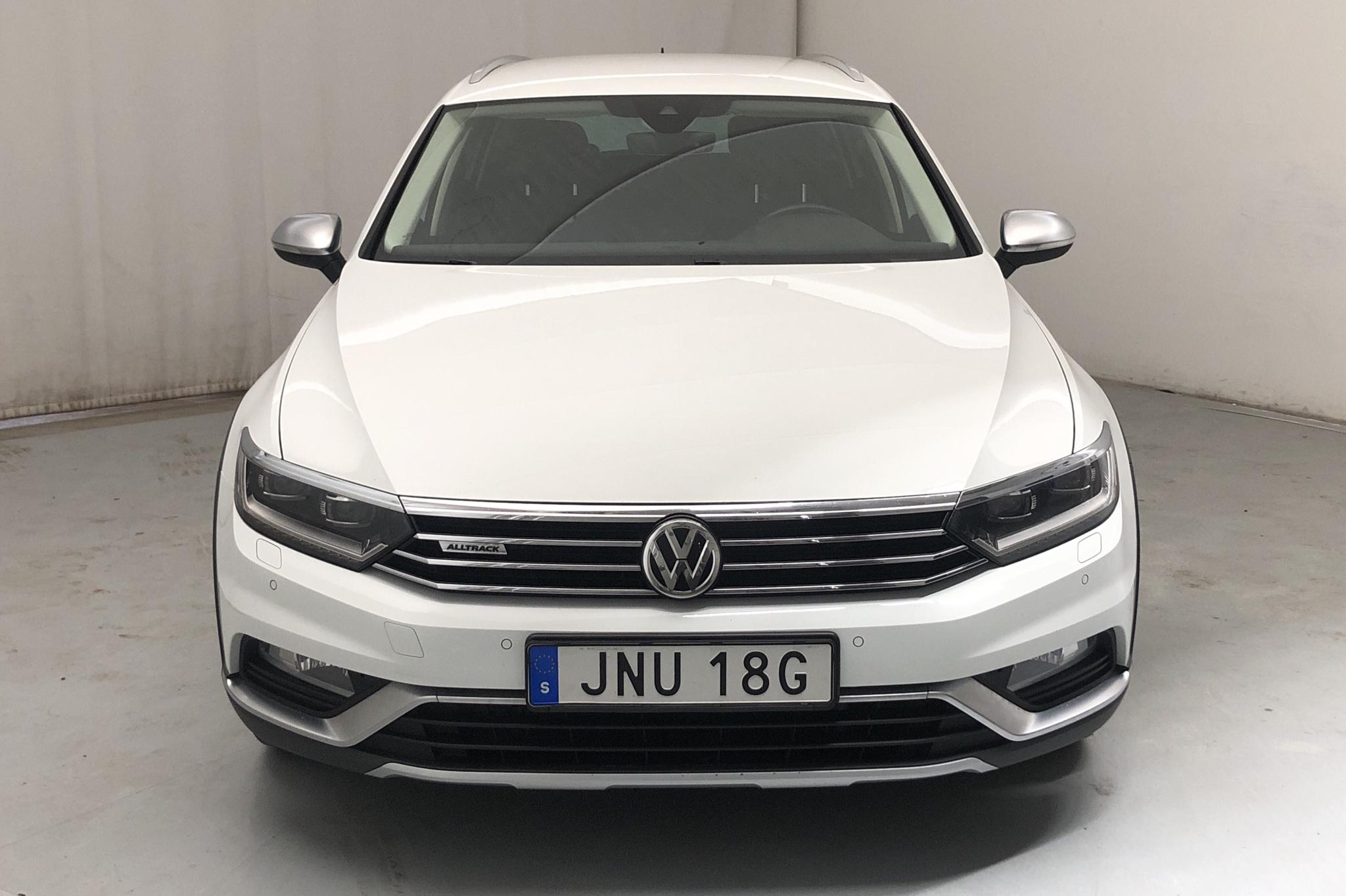 VW Passat Alltrack 2.0 TDI Sportscombi 4MOTION (190hk) - 117 490 km - Automatic - white - 2019