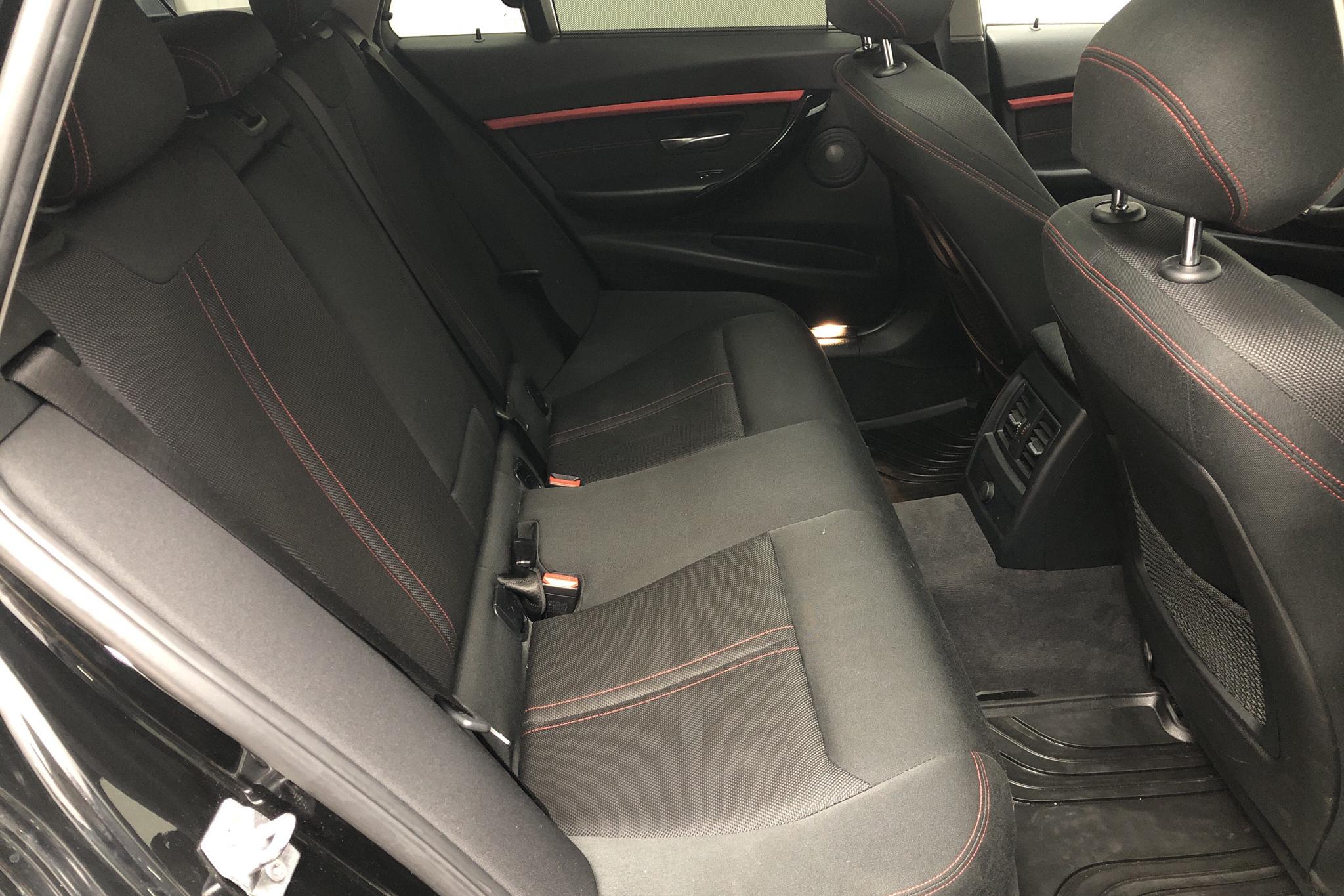 BMW 330i xDrive Touring, F31 (252hk) - 9 889 mil - Automat - svart - 2017