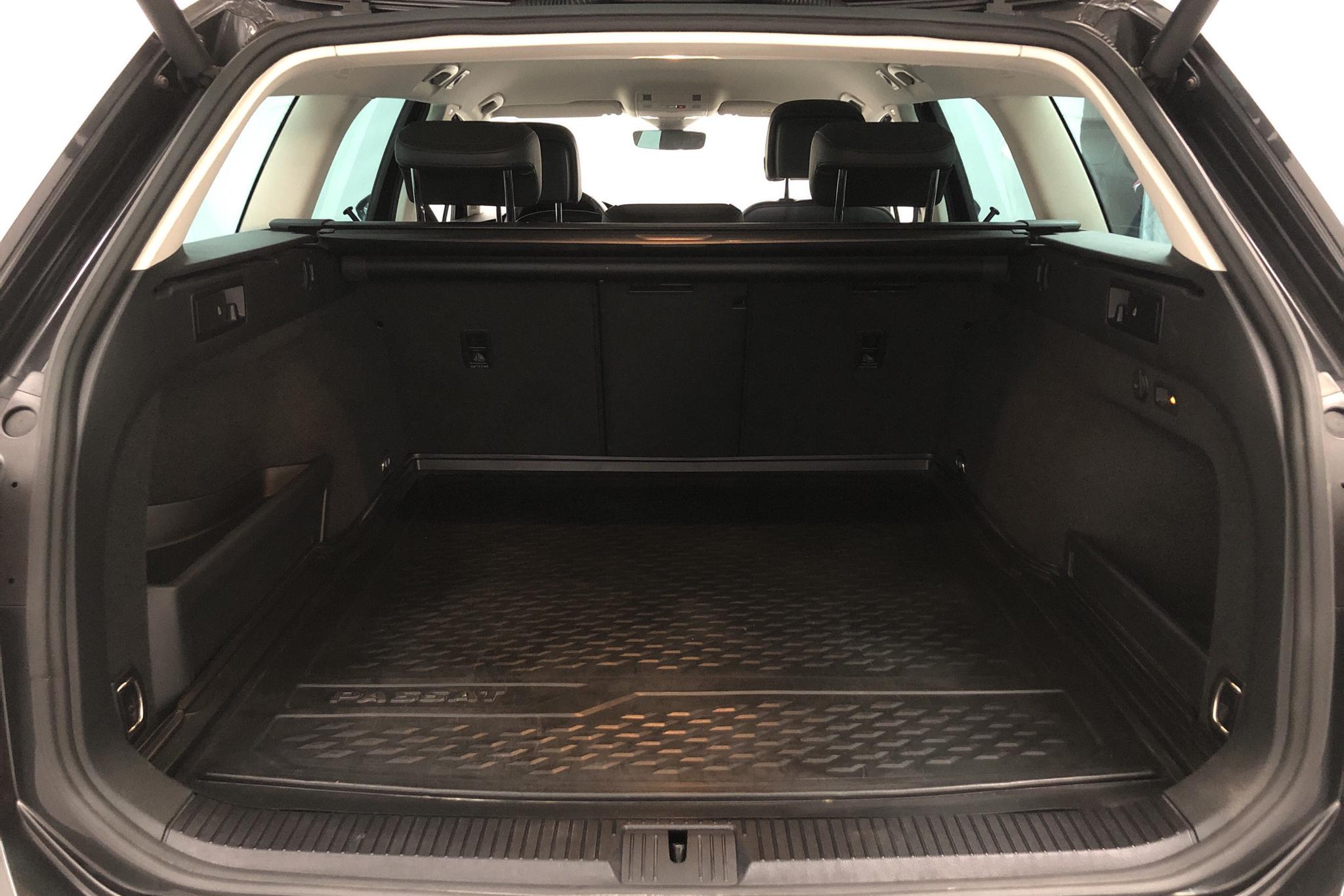 VW Passat 2.0 TDI Sportscombi 4MOTION (190hk) - 5 252 mil - Automat - Dark Grey - 2019