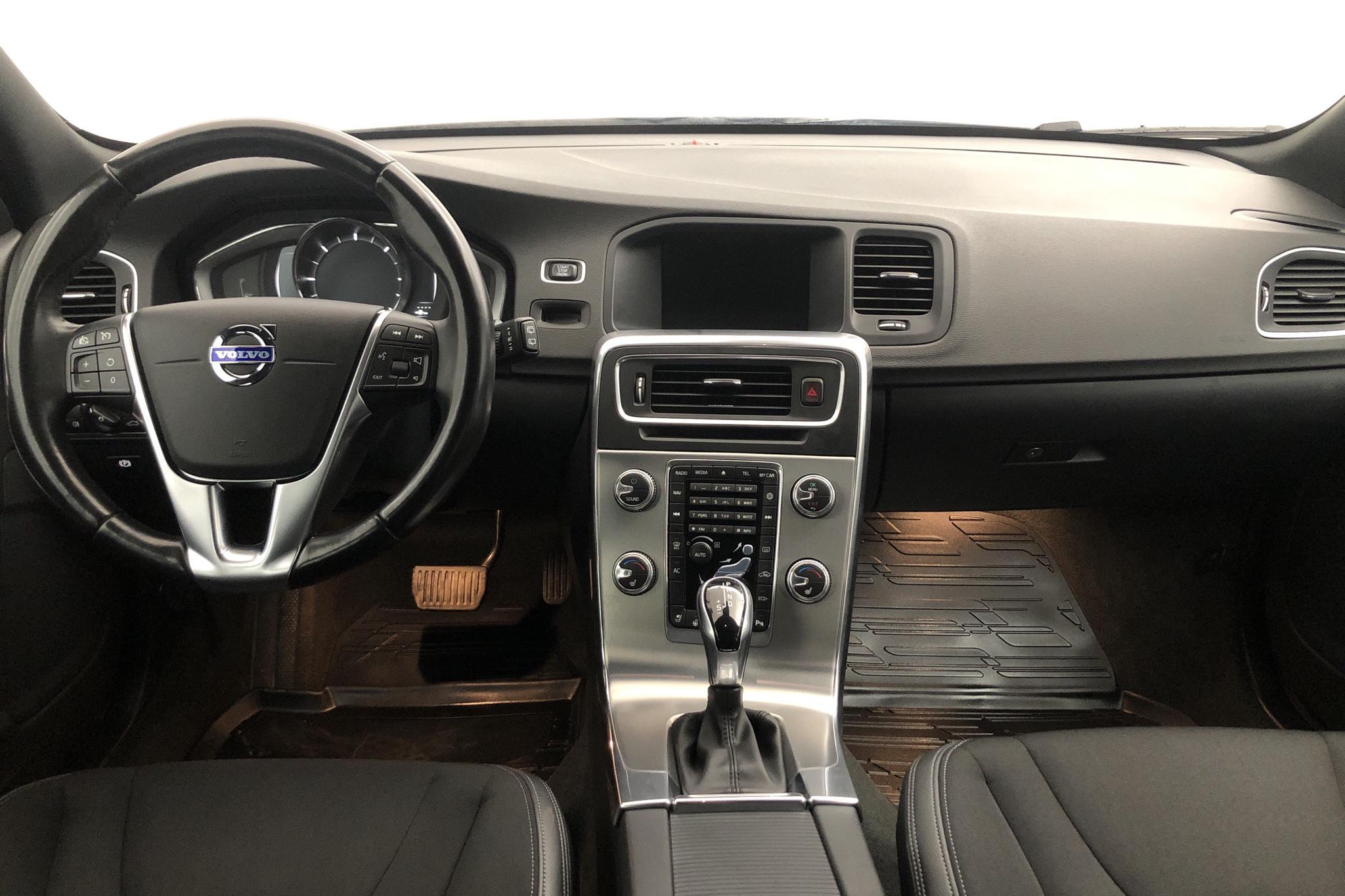 Volvo V60 D4 (190hk) - 4 463 mil - Automat - svart - 2018