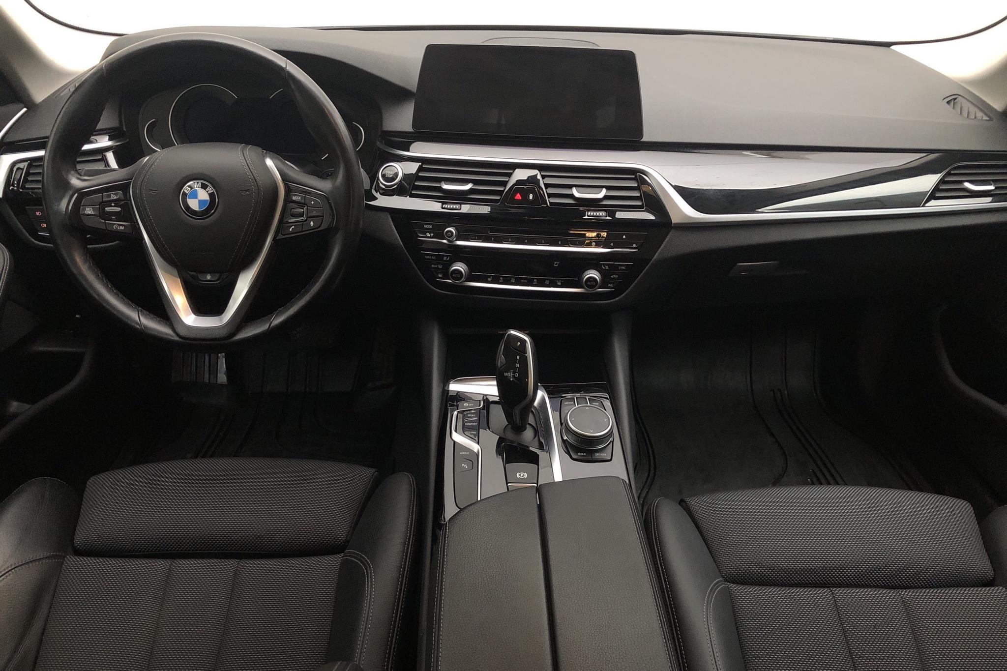 BMW 530e iPerformance Sedan, G30 (252hk) - 6 625 mil - Automat - vit - 2019
