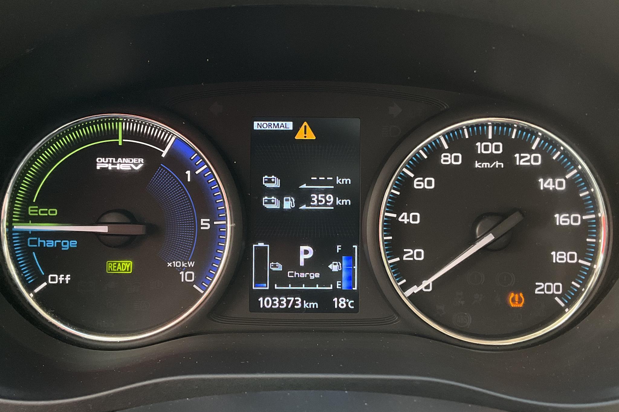 Mitsubishi Outlander 2.4 Plug-in Hybrid 4WD (136hk) - 10 337 mil - Automat - vit - 2019