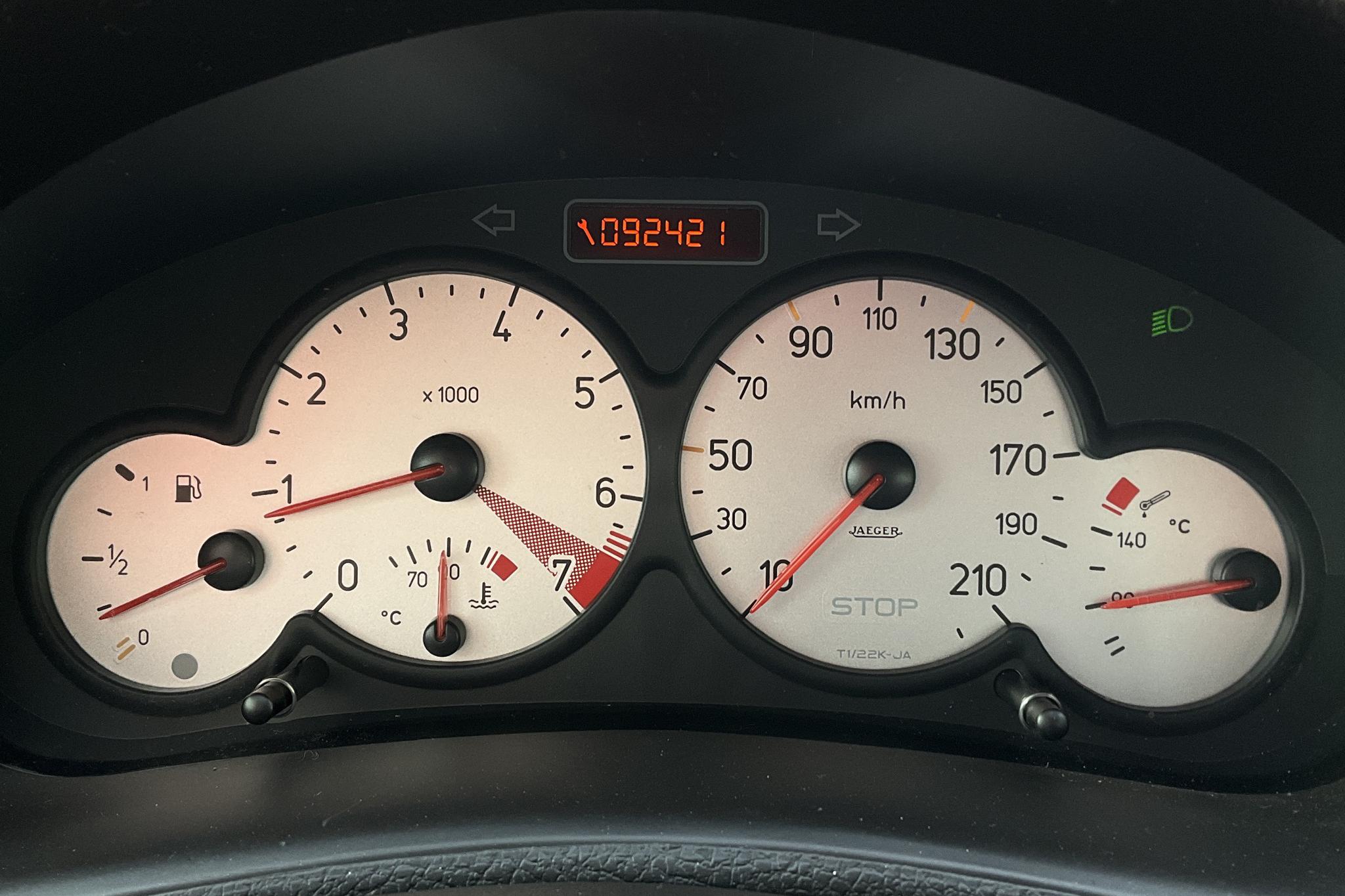 Peugeot 206 2.0 CC (136hk) - 9 242 mil - Manuell - Light Grey - 2002