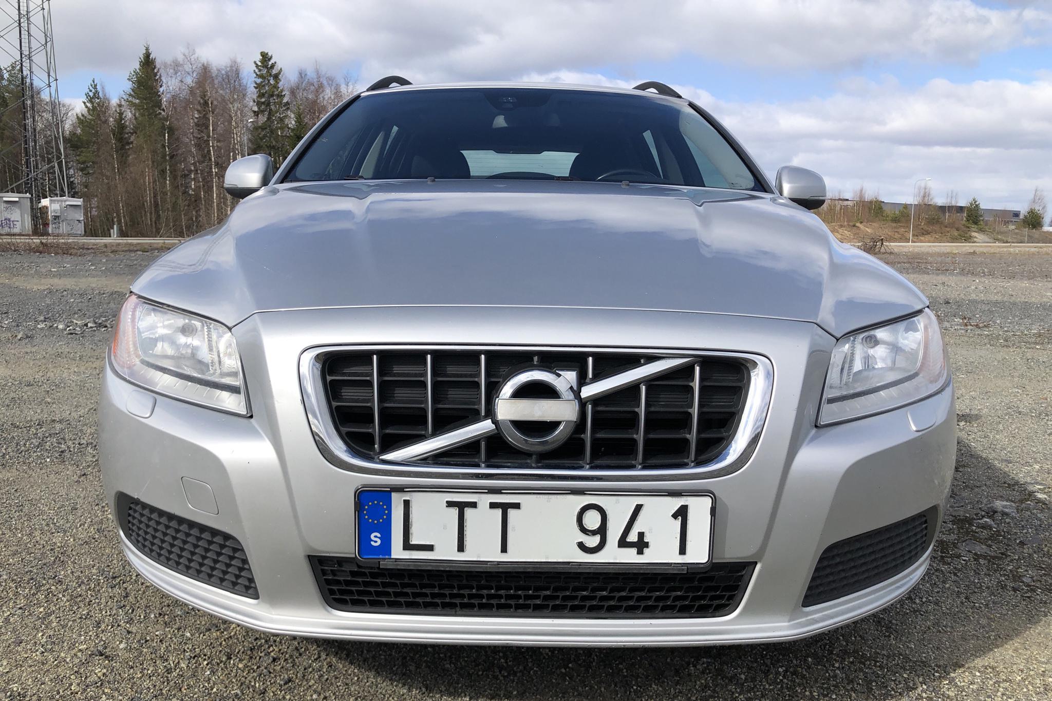 Volvo V70 II 1.6D DRIVe (115hk) - 14 792 mil - Manuell - Light Grey - 2012